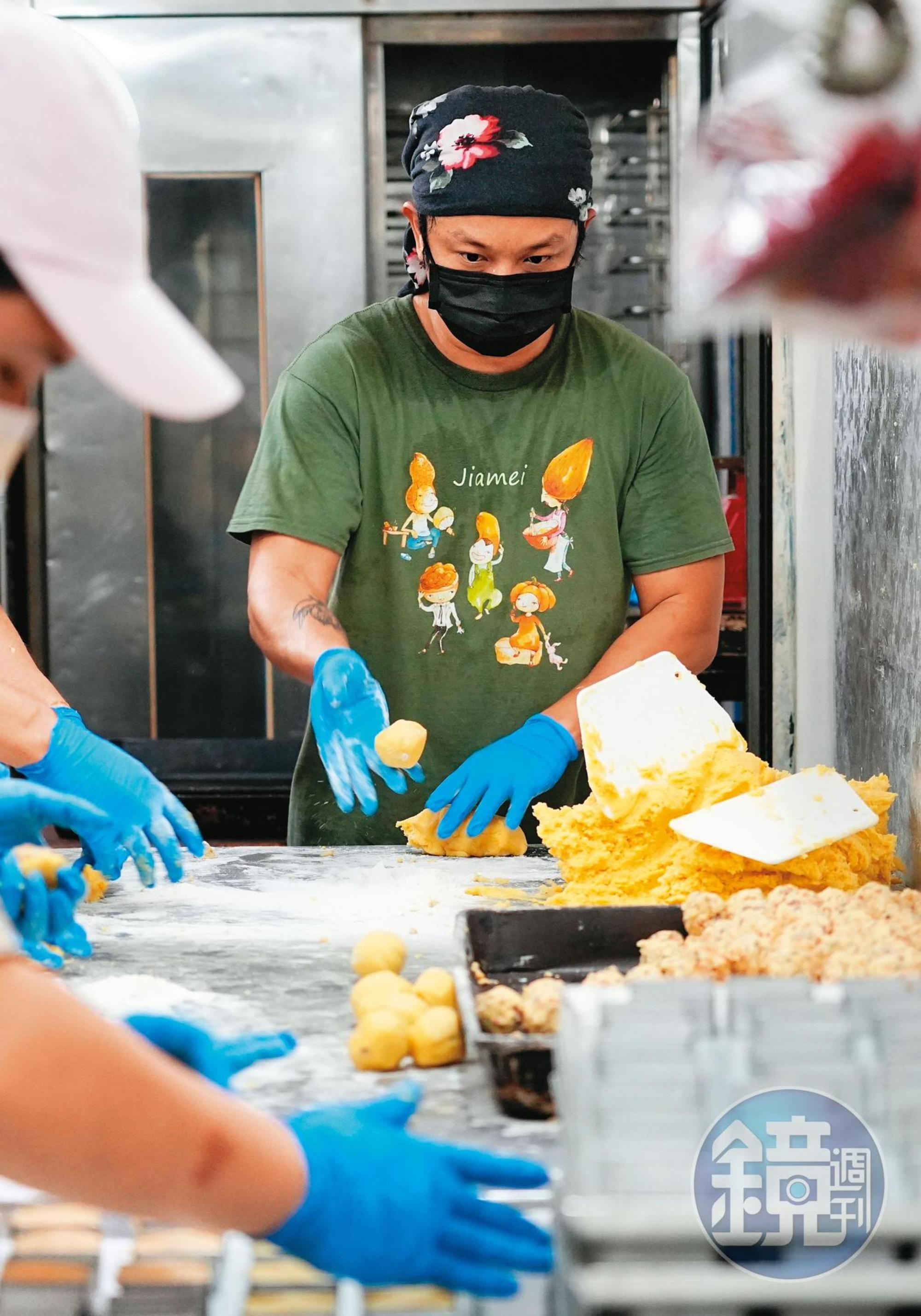 伍仁酥內餡作法獨特,廖嘉育因此幫產品申請專利。