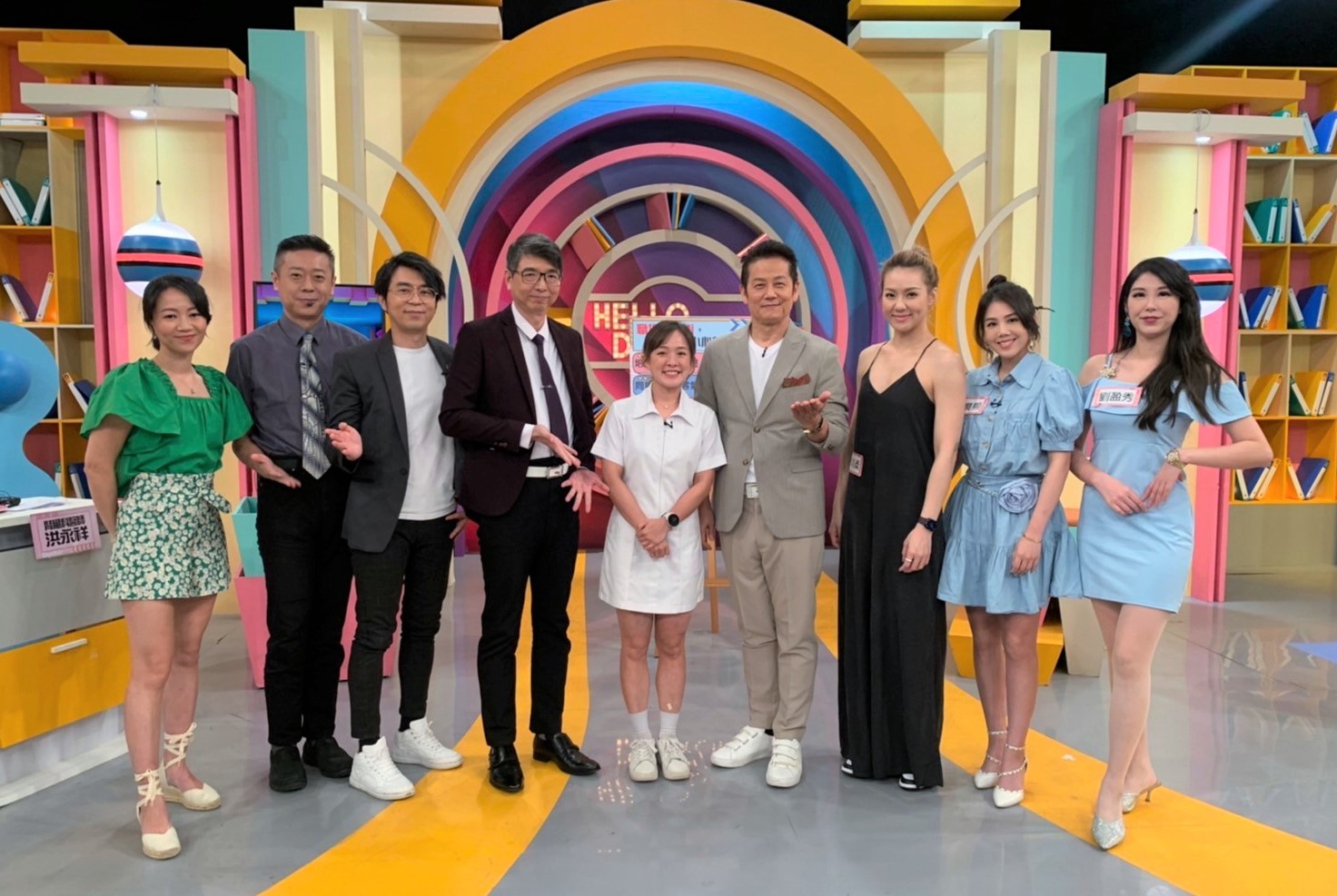 《醫師好辣》節目日前找來藝人劉雨柔、楊晨熙、劉盈秀及醫師洪永祥、陳榮堅、歸家豪、吳姵瑩聊社畜的怒吼主題。（東森綜合提供）