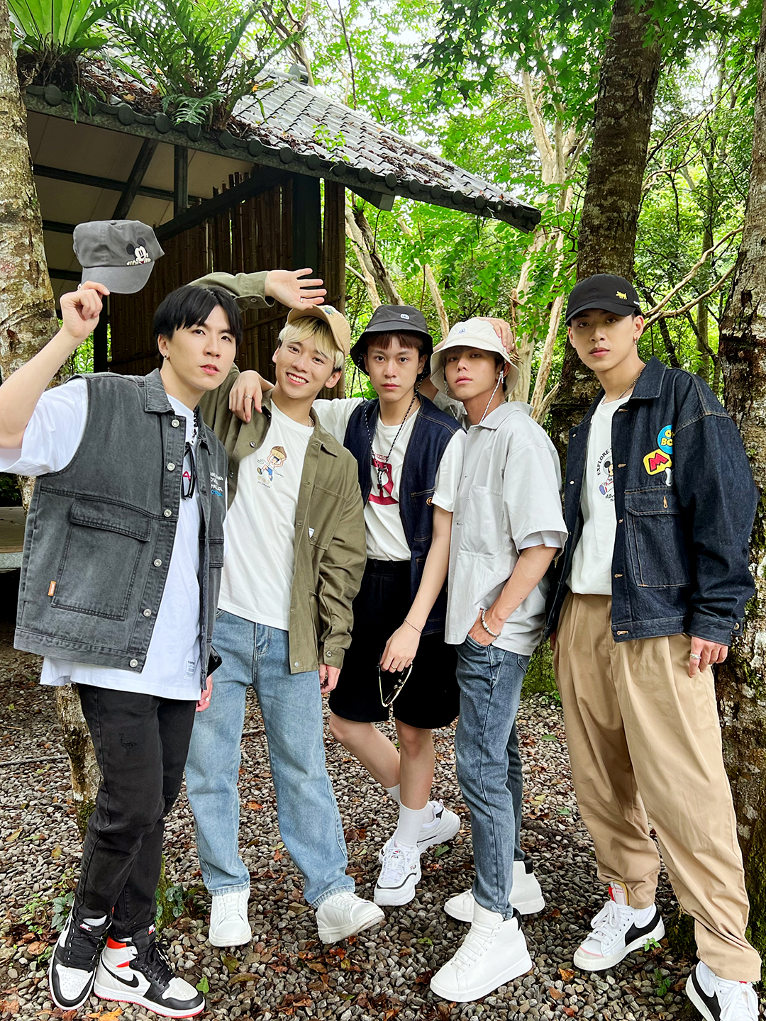 「ALL IN 5」將開設網路團綜節目《都有五在》,在今夏炎炎酷暑中全台走透透。(必應創造提供)
