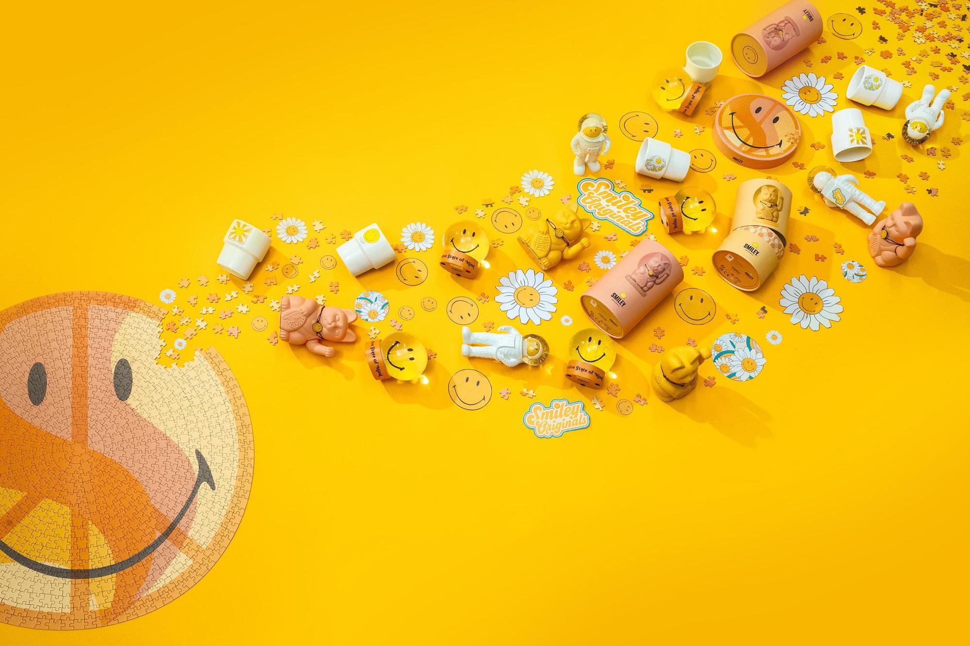 以招財貓聞名的的德國品牌DONKEY PRODUCTS找來過50歲生日的SMILEY,推出DONKEY PRODUCTS x SMILEY聯名系列。(ARTIFACTS提供)