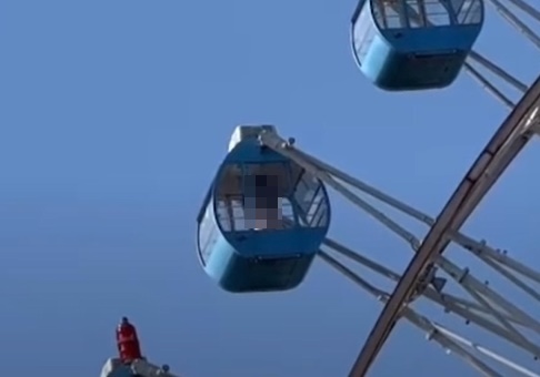 網路流傳一段摩天輪「活春宮」的影片。（翻攝自網路）