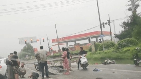 傷者滿地。（翻自微博）