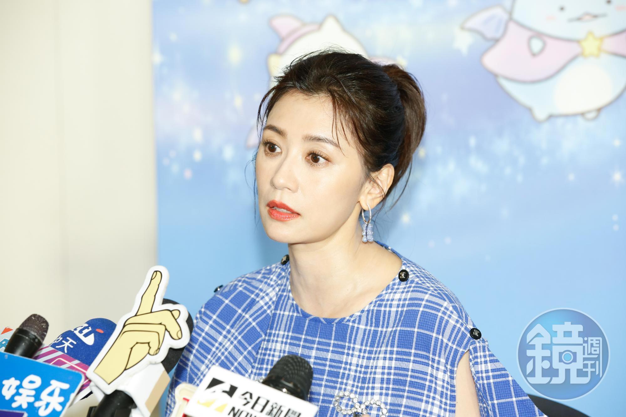 對於Angel是否會加入娛樂圈，賈靜雯還是希望她完成學業後再來考慮。