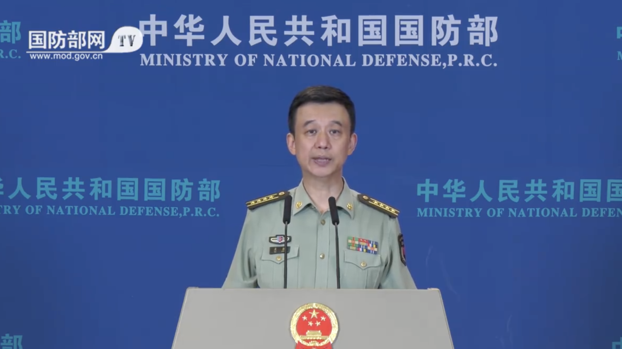 中國國防部在記者會上嗆聲。(翻攝微博)