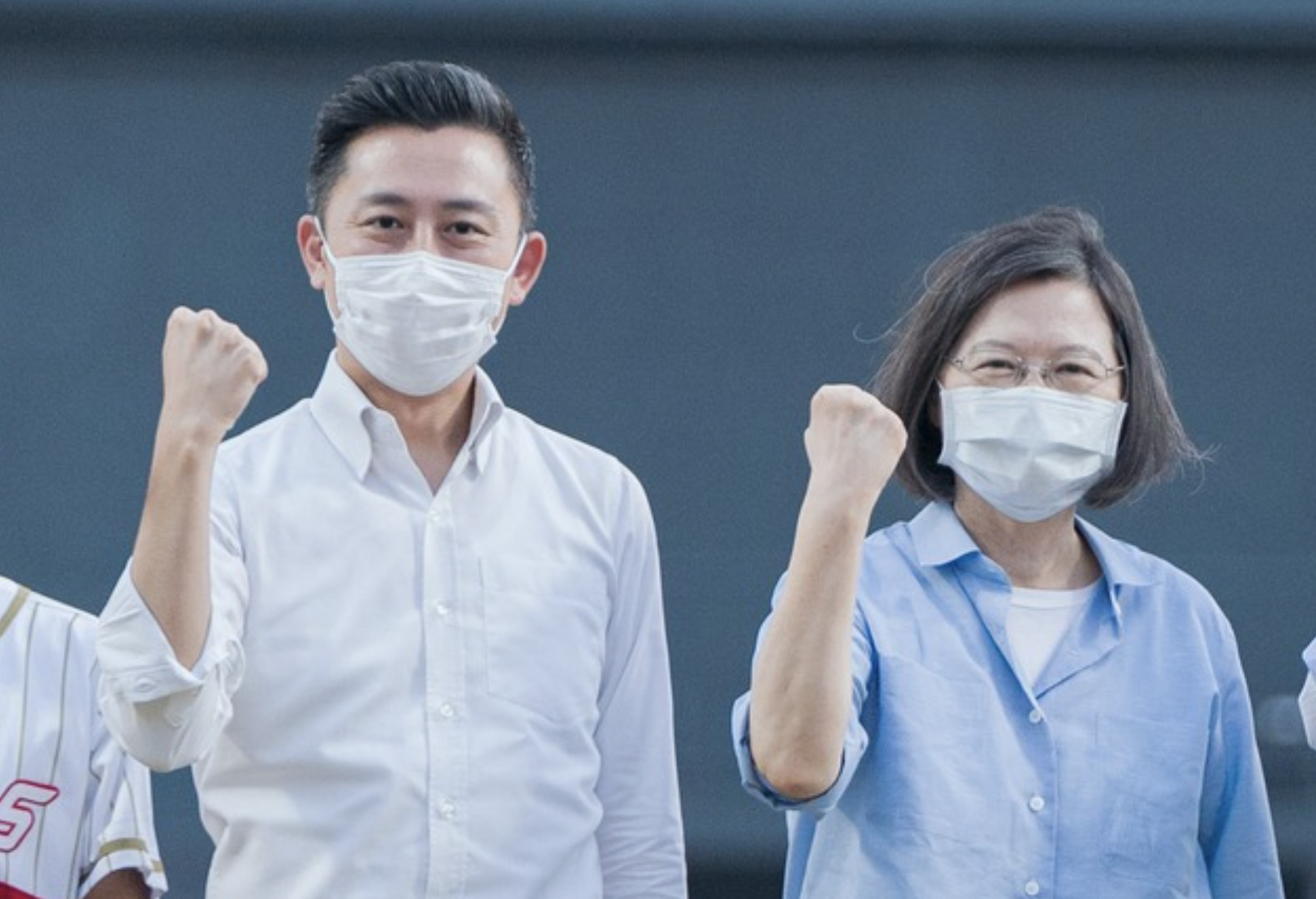 林智堅（左）捲入論文抄襲案，總統蔡英文（右）出手相救。（翻攝沈慧虹臉書）