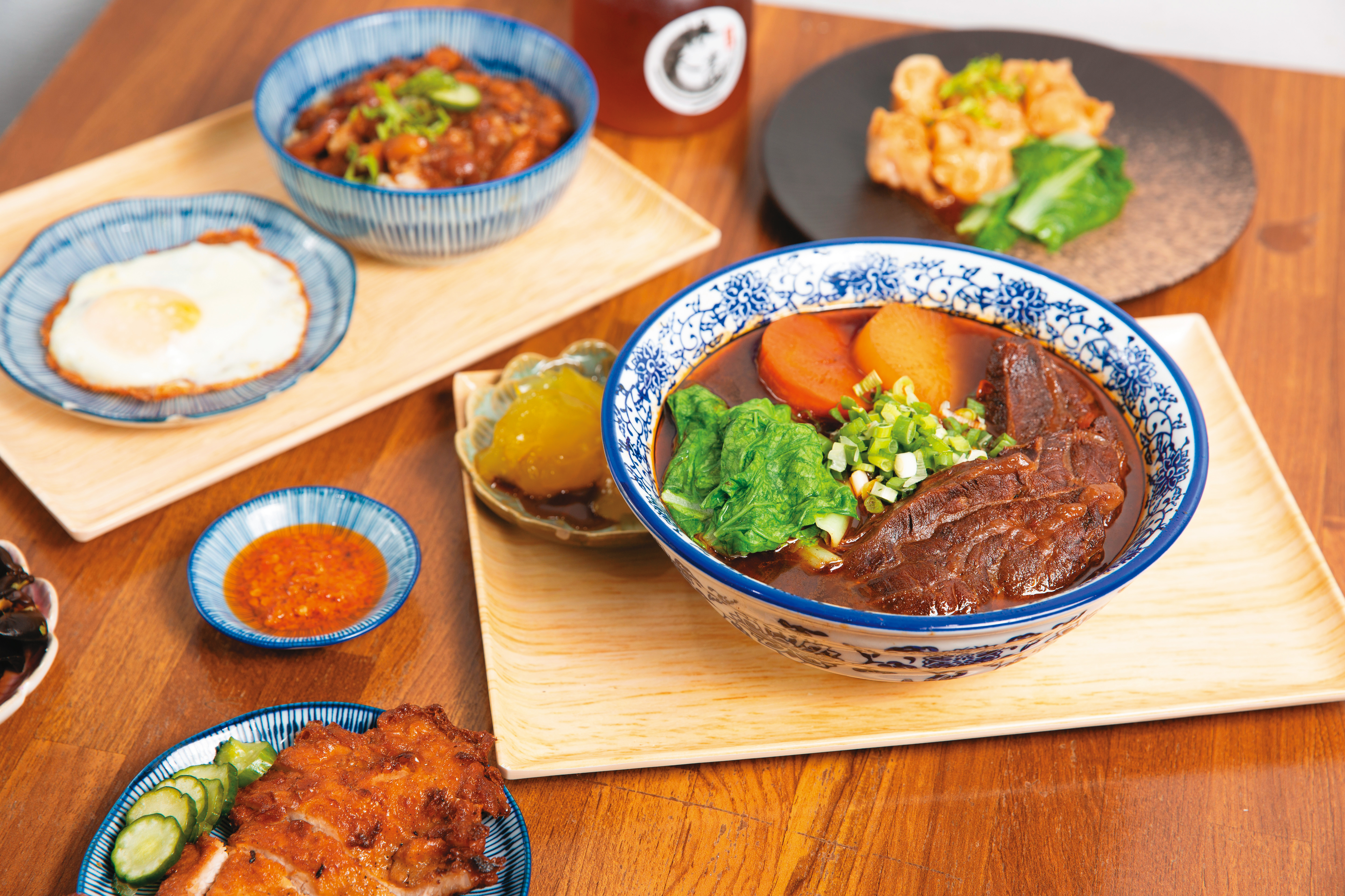 招牌料理「厚厚厚極品牛肉麵」每碗都有三大塊牛腱心肉，料好實在。