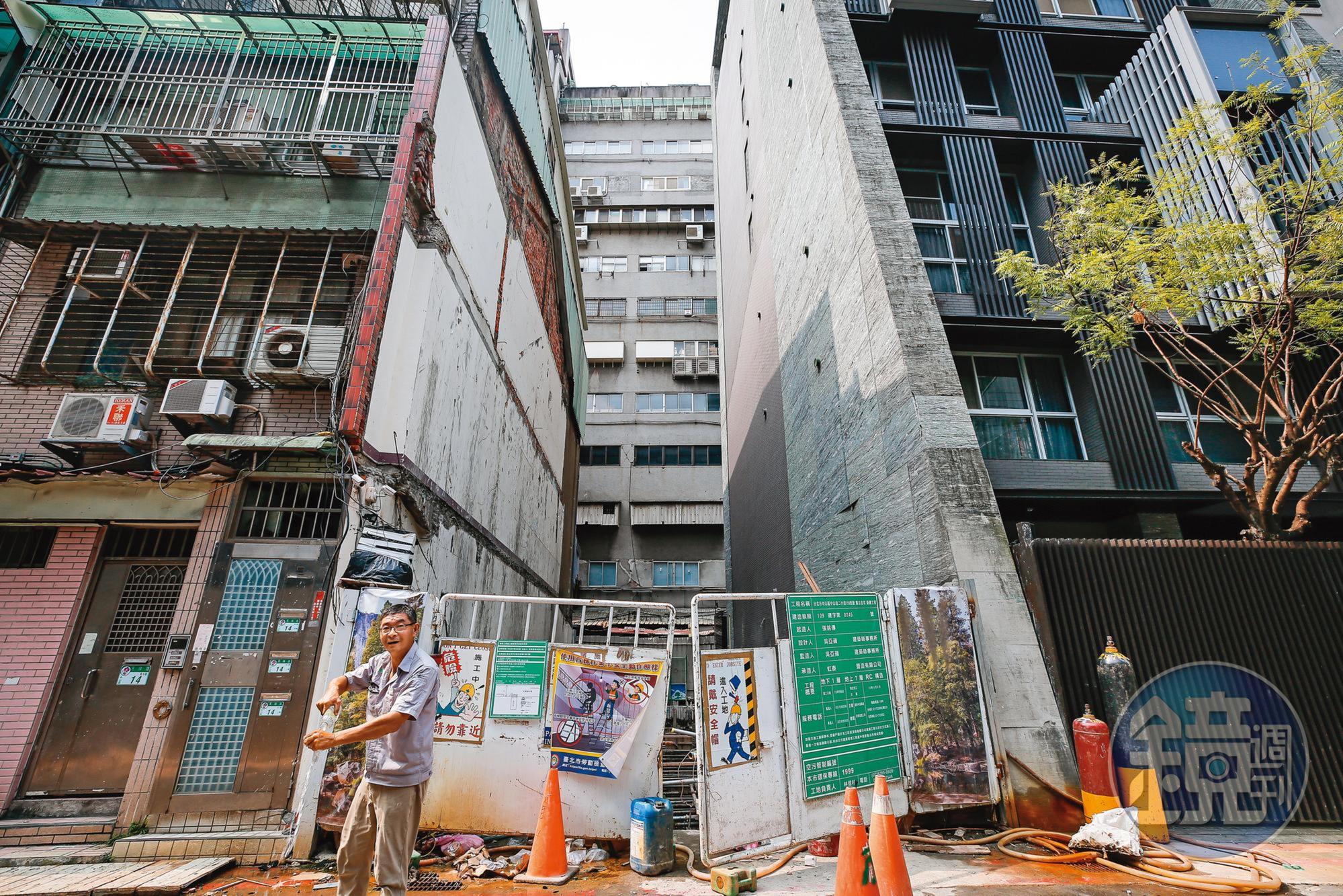 雙北市危老案，部分因為基地小，因此營造成本也攀升到每坪22萬元上下，讓開發商壓力驟增。
