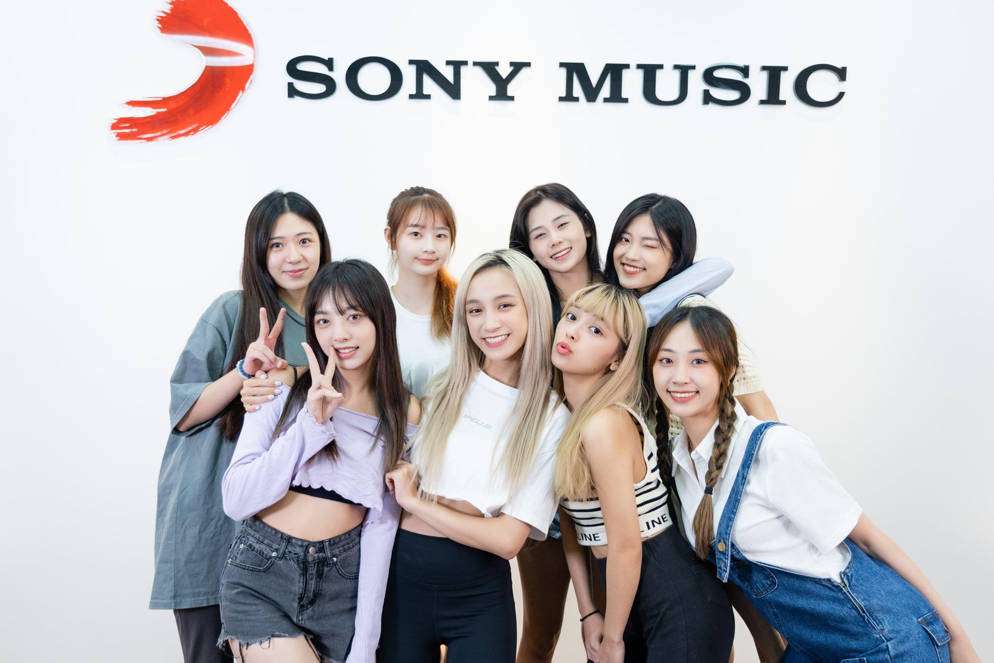 PINK FUN含淚鼓勵自己、再向老師請益，增加才藝難度和效果。（索尼音樂）