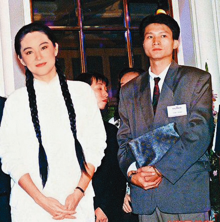 秦楊(右)出道前曾當過林青霞(左)的助理,對她的敬業精神相當佩服。(秦楊提供)