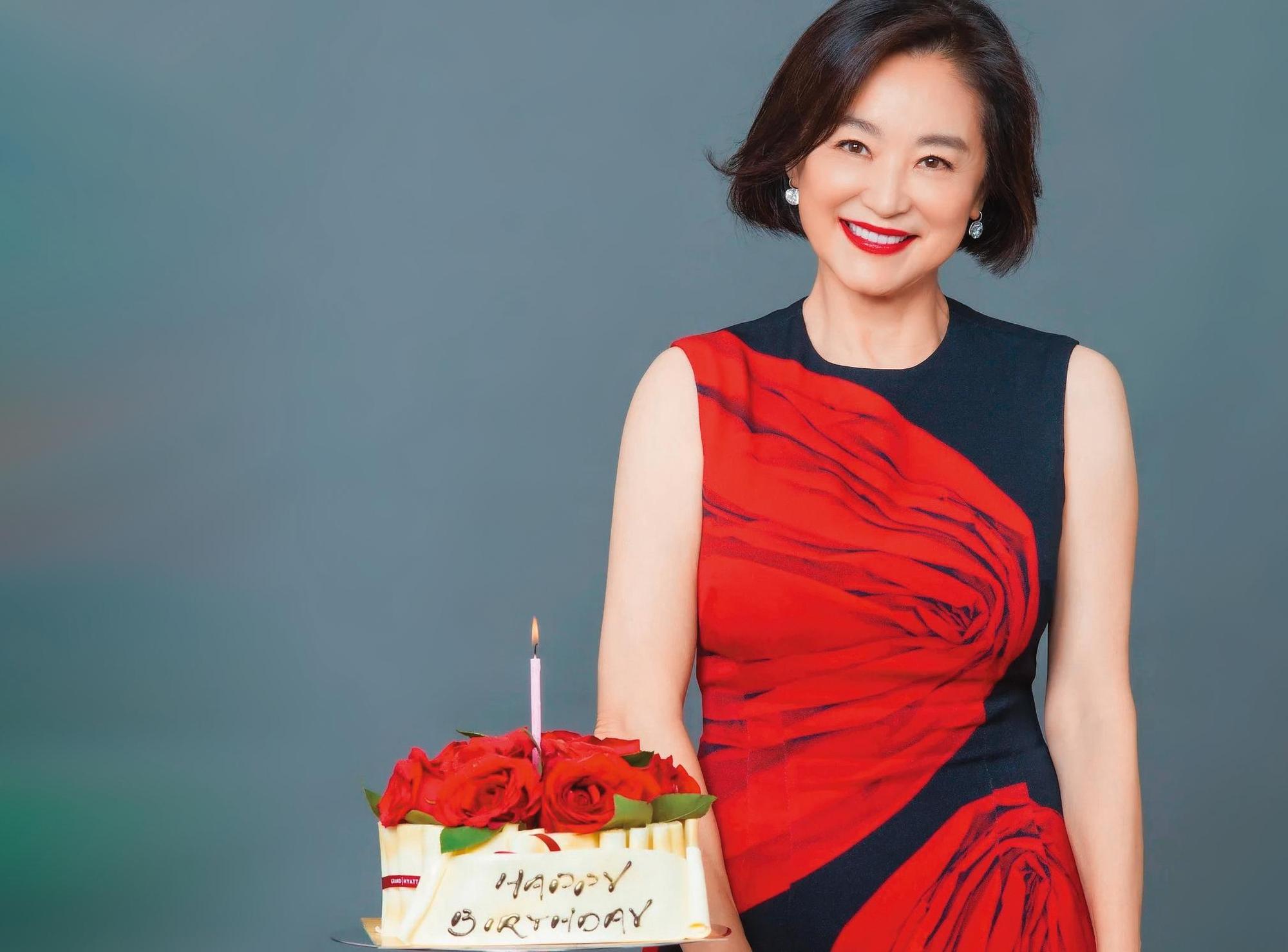 去年林青霞67歲生日,留下這幀減肥成功後的美麗照片。(翻攝自林青霞微博)