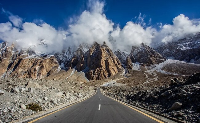 這條公路真的「不歸路」！逾1千人喪生在此，唯有「老司機識途」免被奪命。（翻自cuitandokter）