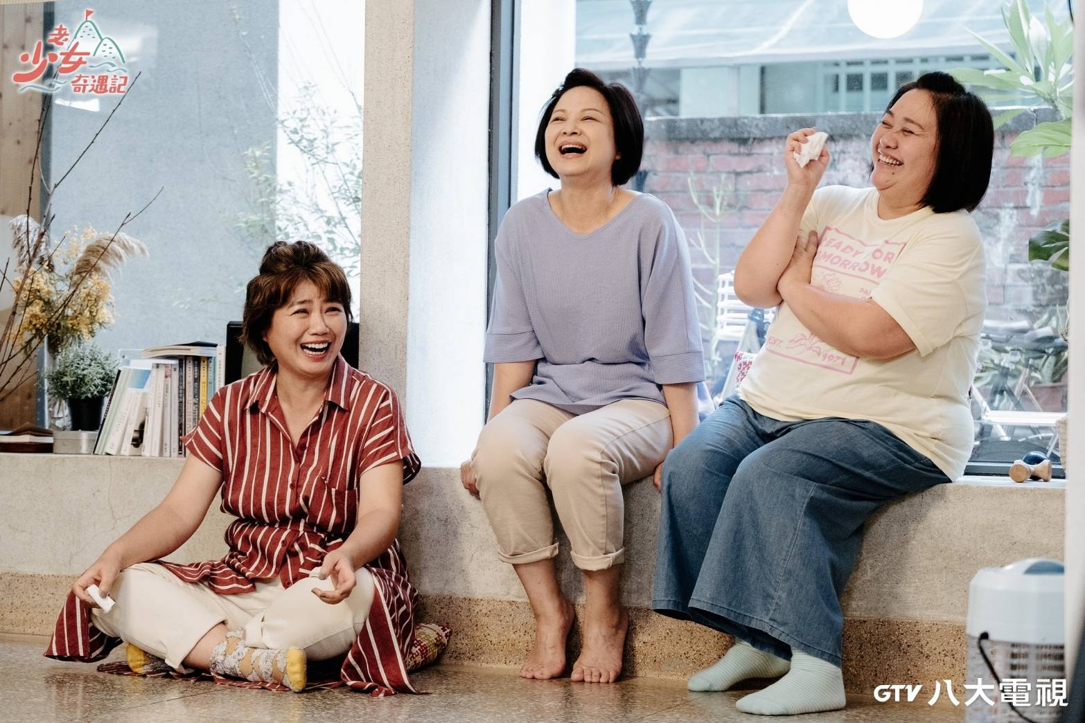 由楊貴媚、鍾欣凌、嚴藝文聯手主持的《老少女奇遇記》，旅程繼續往美食之都台南邁進。（八大電視提供）