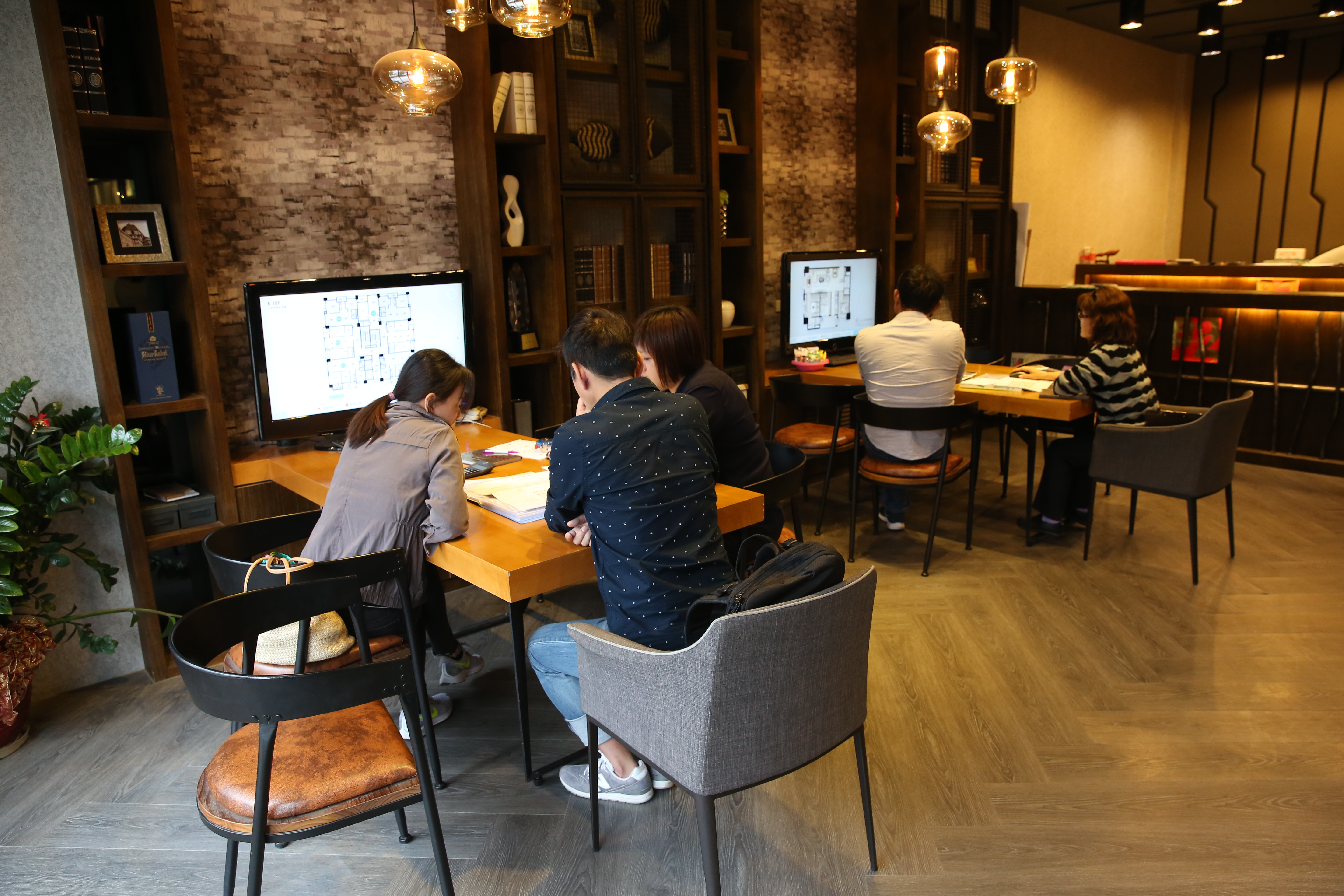 大環境對房市干擾若延續到第3季，就要留意預售市場景氣是否轉為下彎。（示意圖，本刊資料照）