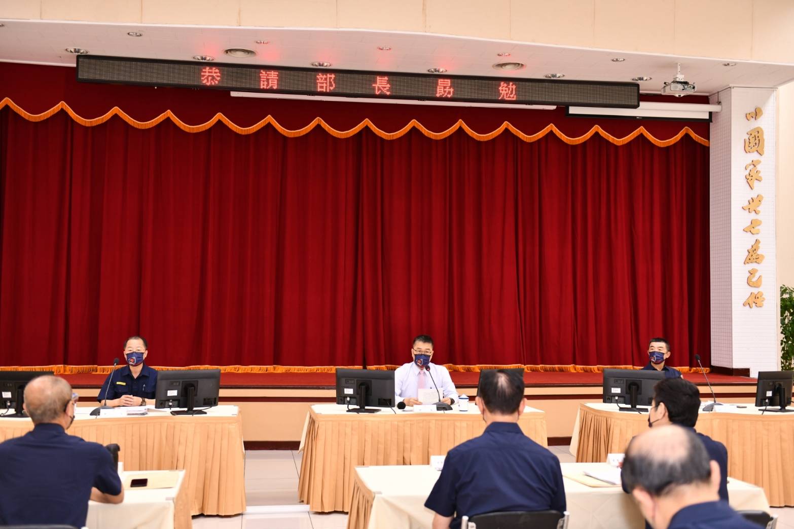 內政部長徐國勇今日參加警政署署務會報，提示全國各警察機關應持續強力掃蕩黑幫，積極查賄制暴。（警政署提供）