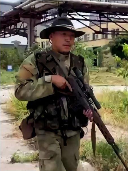 相信其中動手去勢的「俄軍」,應該是親俄的車臣部隊。(翻自推特)
