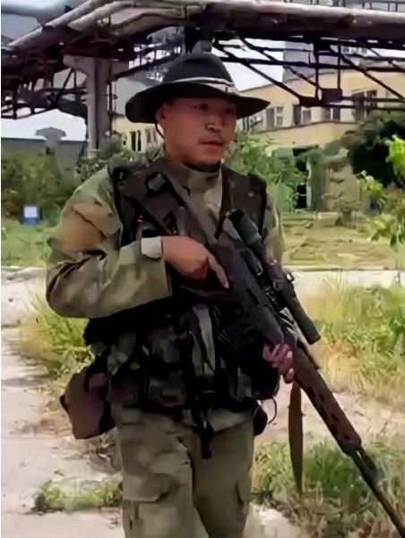 相信其中動手去勢的「俄軍」，應該是親俄的車臣部隊。（翻自推特）