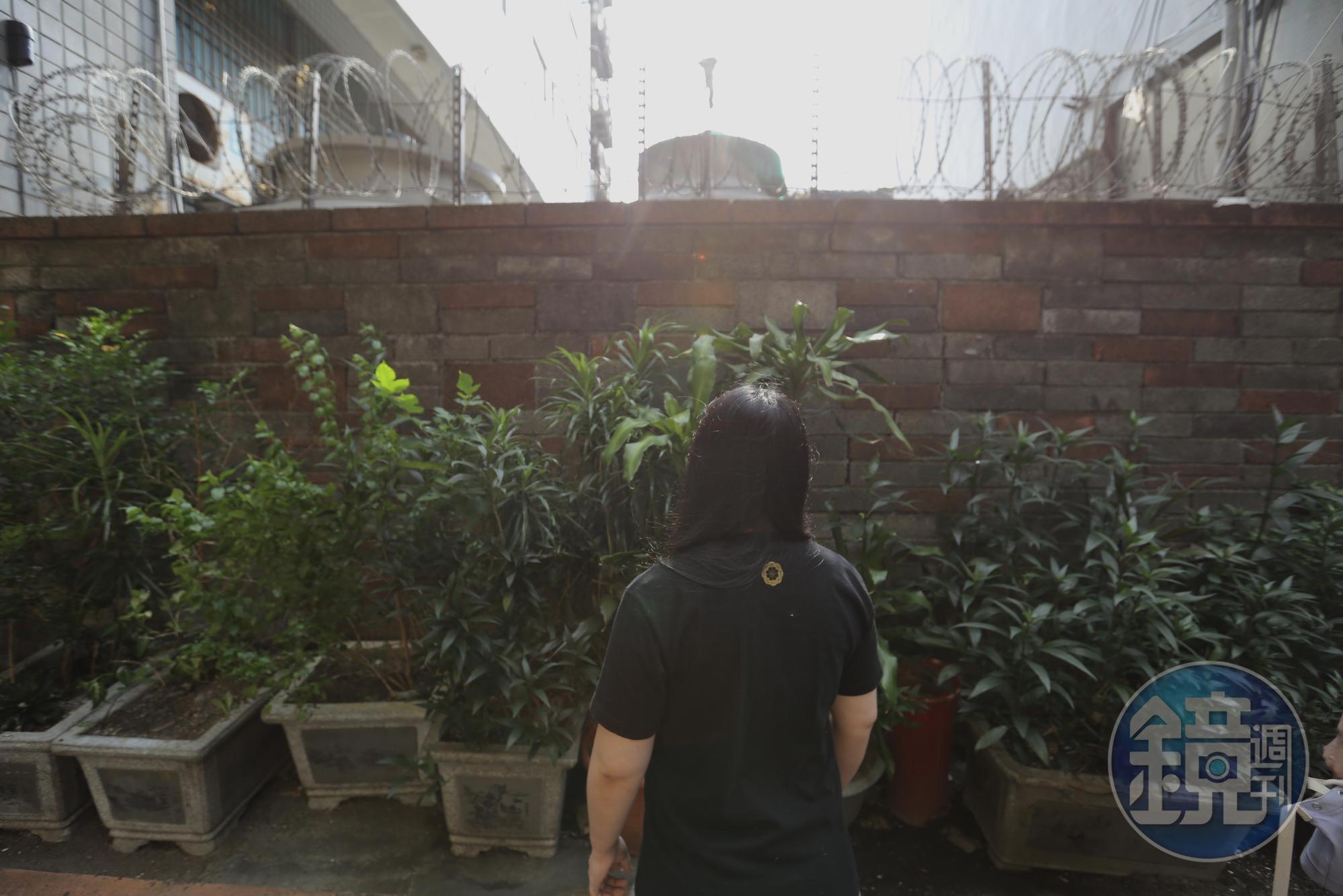 今年7月底,Absent再度受訪,她說身心都比剛到台灣時更差,但仍不打算離開台灣。(翁睿坤攝)