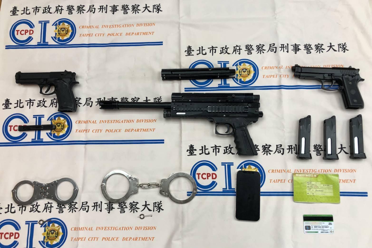警方查扣槍械。（翻攝畫面）