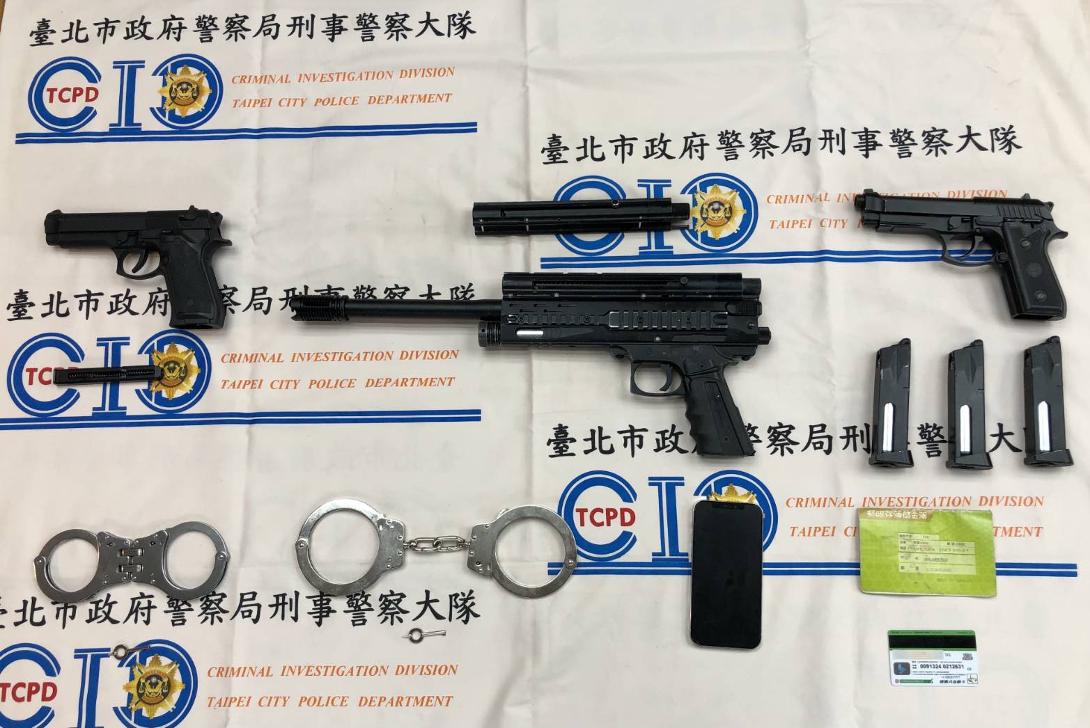 警方查扣槍械。（翻攝畫面）