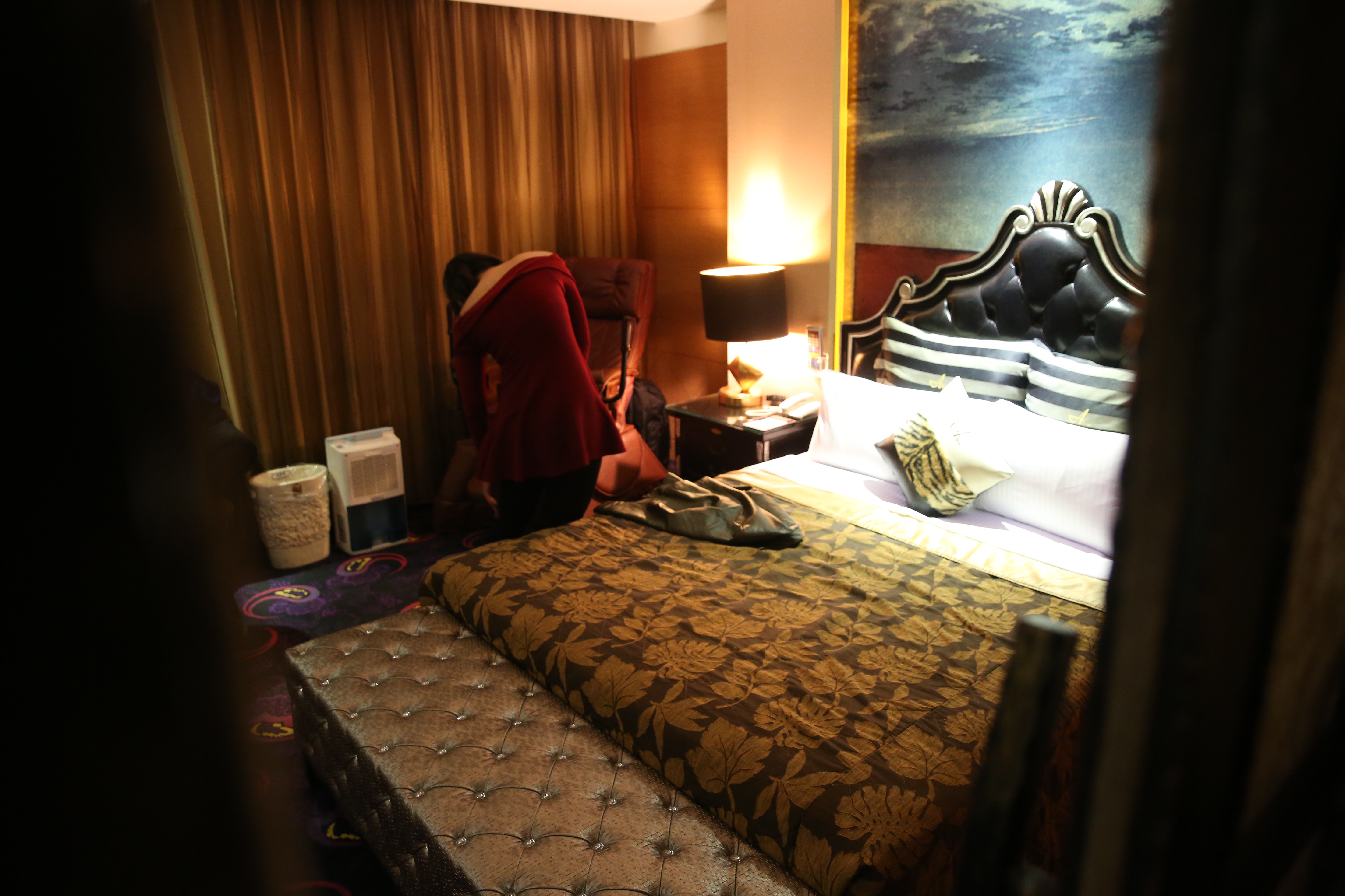 近年來有不少台灣人受到「赴國外工作拿高薪」廣告吸引，被騙到柬甫寨等地從事不法行為。（示意圖，本刊資料照）