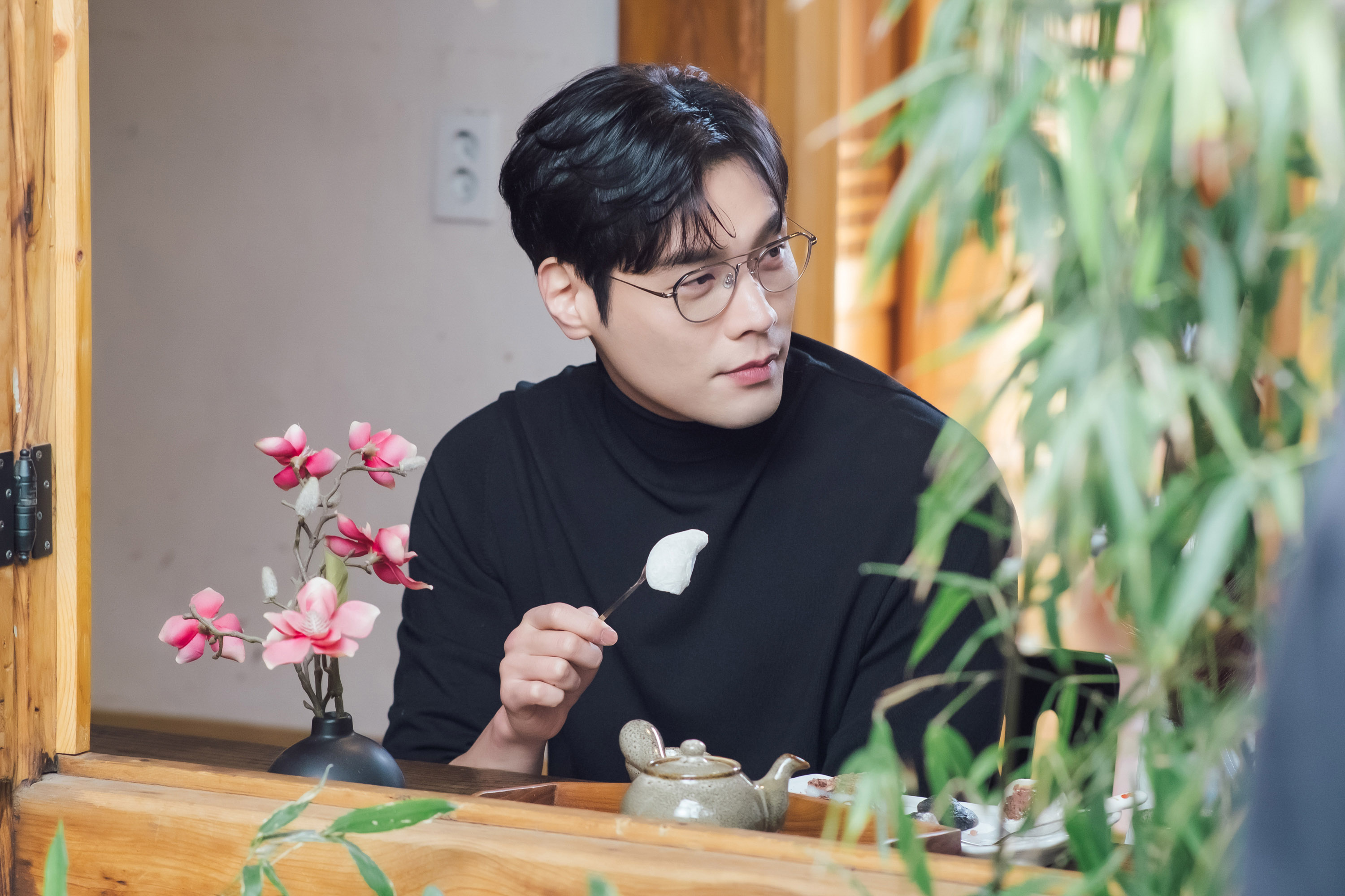 崔丹尼爾在《飛起來吧，蝴蝶》飾演美髮設計師，演繹過許多職業身分，他說下次想演無業遊民。（龍華電視台提供）