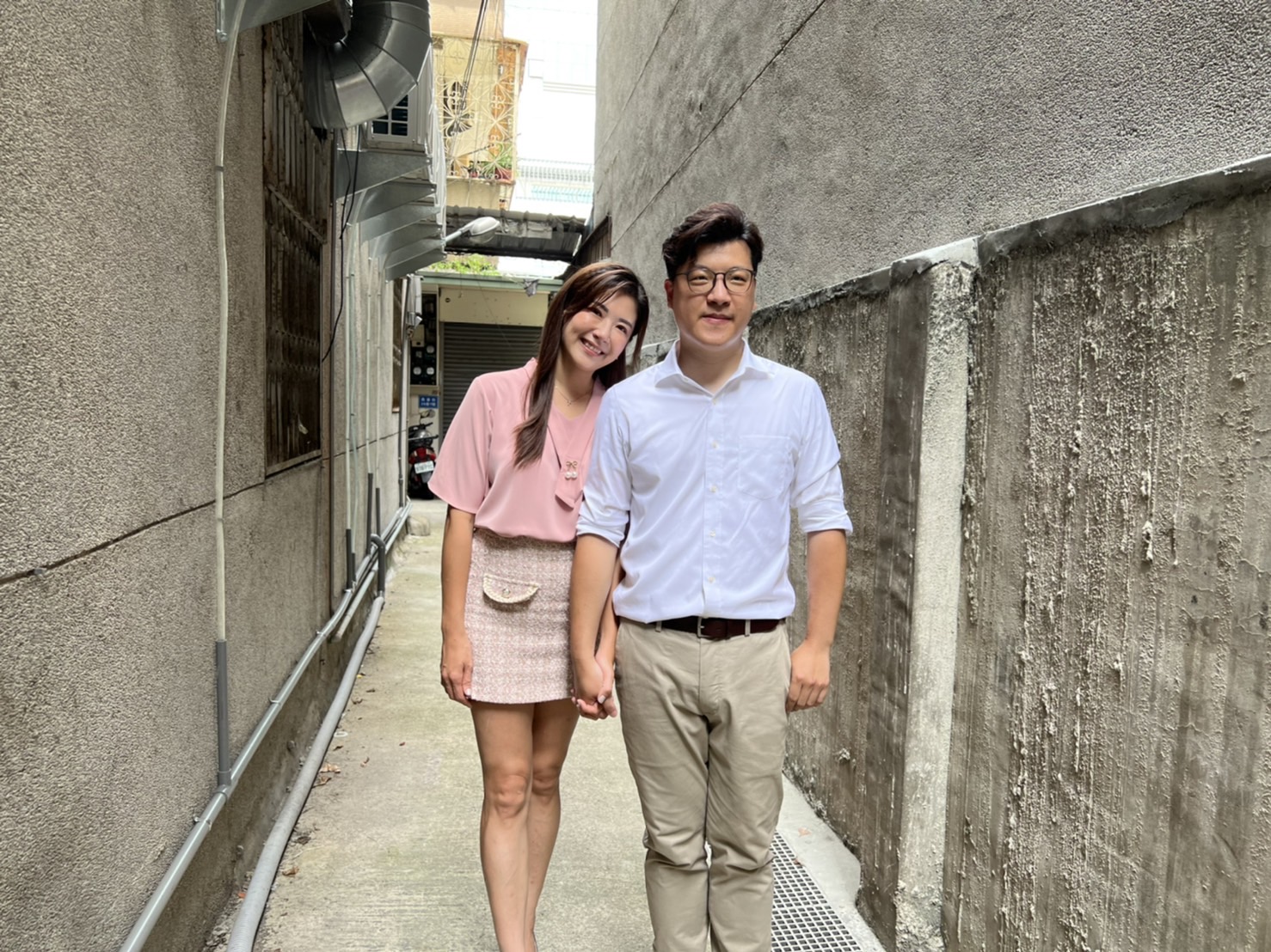 鄭亦真（左）新婚1個月甜喊老公「歐巴」。