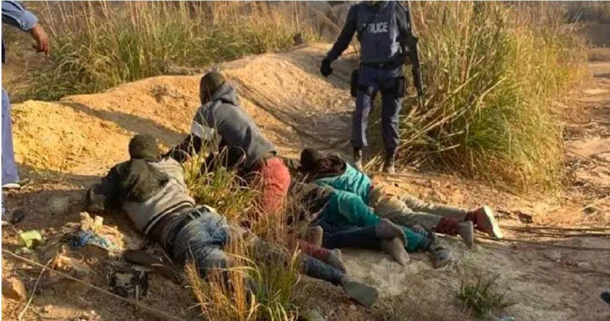 一個MV拍攝團隊在南非豪登省遭蒙面歹徒襲擊，團隊被洗劫一空，8名女模特兒遭到性侵。（翻攝南非警察局網站）