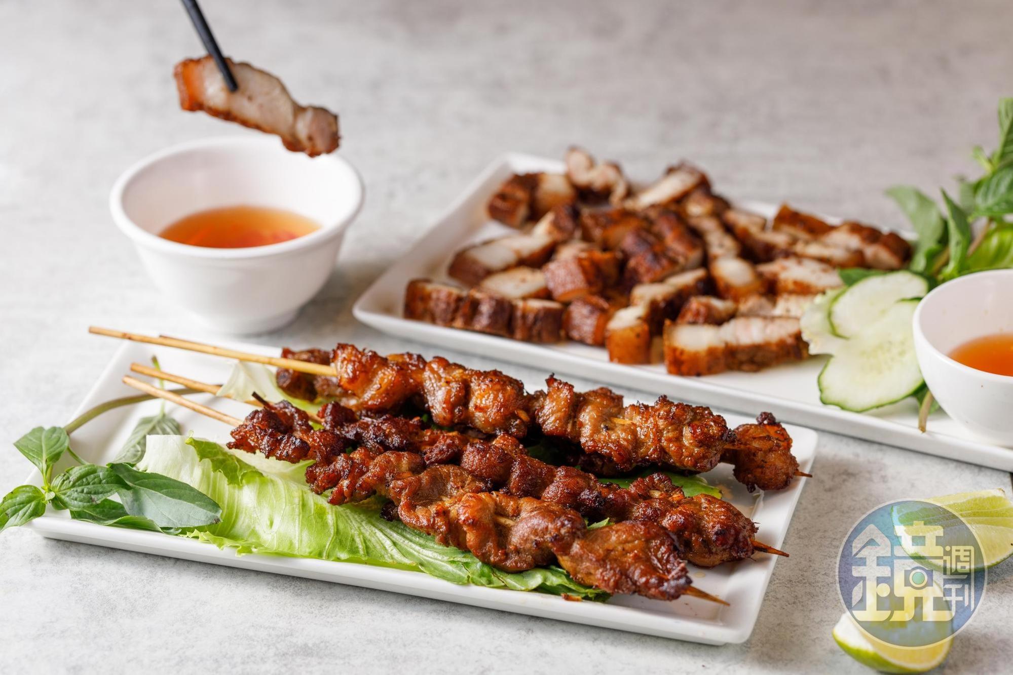 「烤三層肉」與「烤豬肉串」以鄉料醃過再烤，酥香甜嫩。（上，200元／份、下，50元／支）