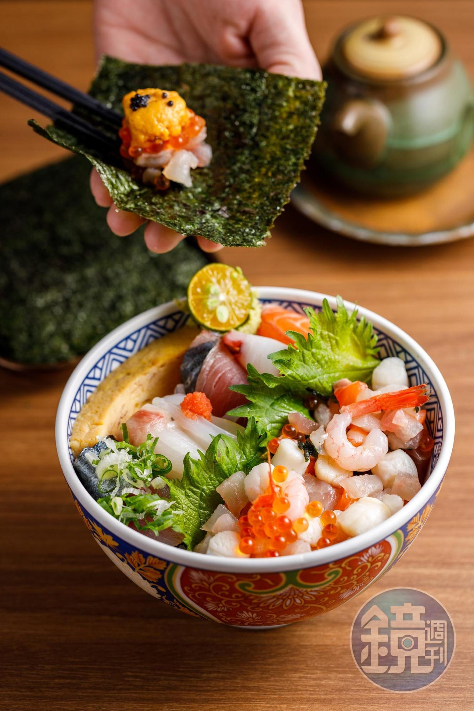 超澎湃「特選綜合雙拼丼」海鮮丼搭配散壽司，還可以海苔包覆做二吃（630元／份）