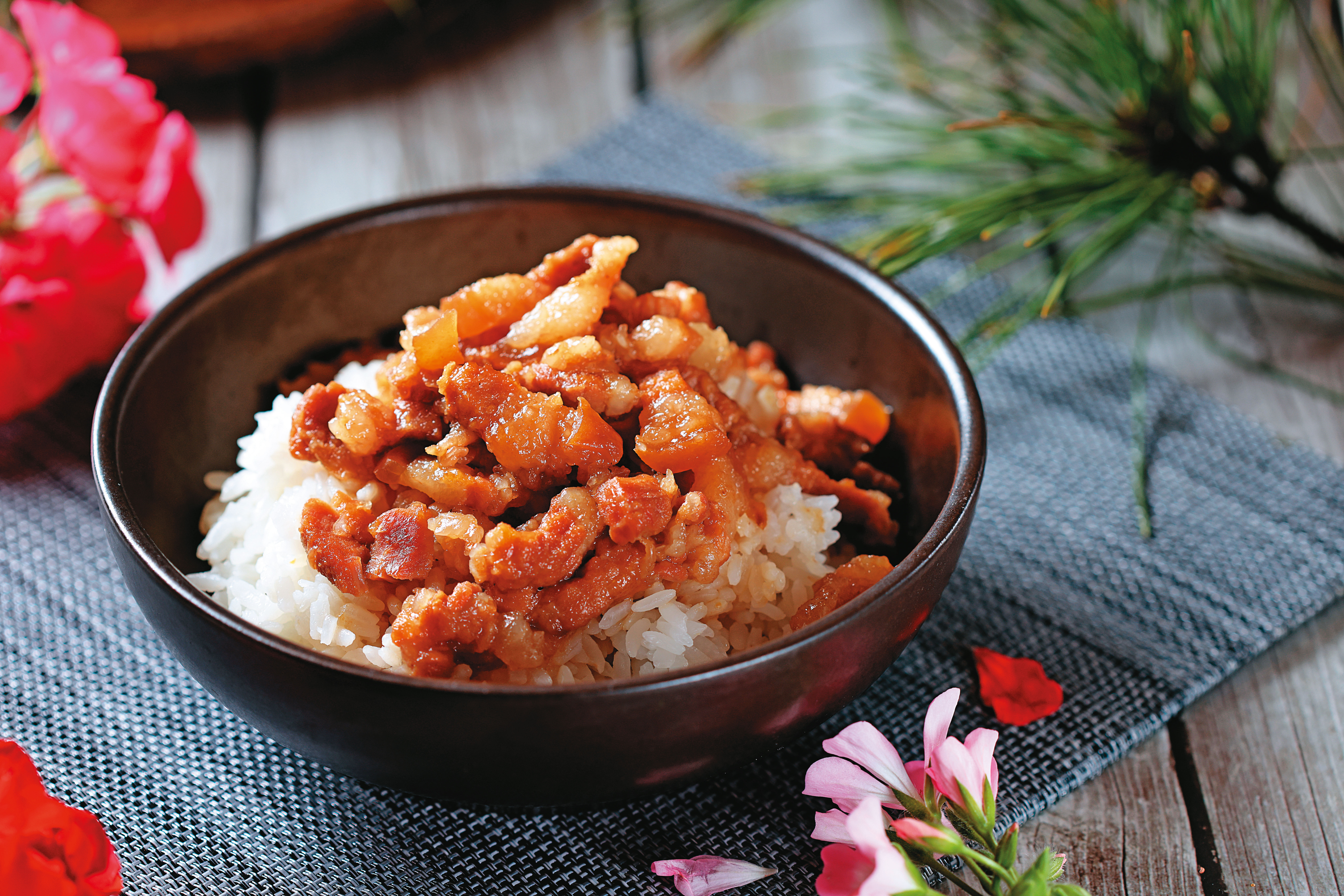 【鏡書摘】《裴社長廚房手記2》八之三　萬年鍋滷肉飯