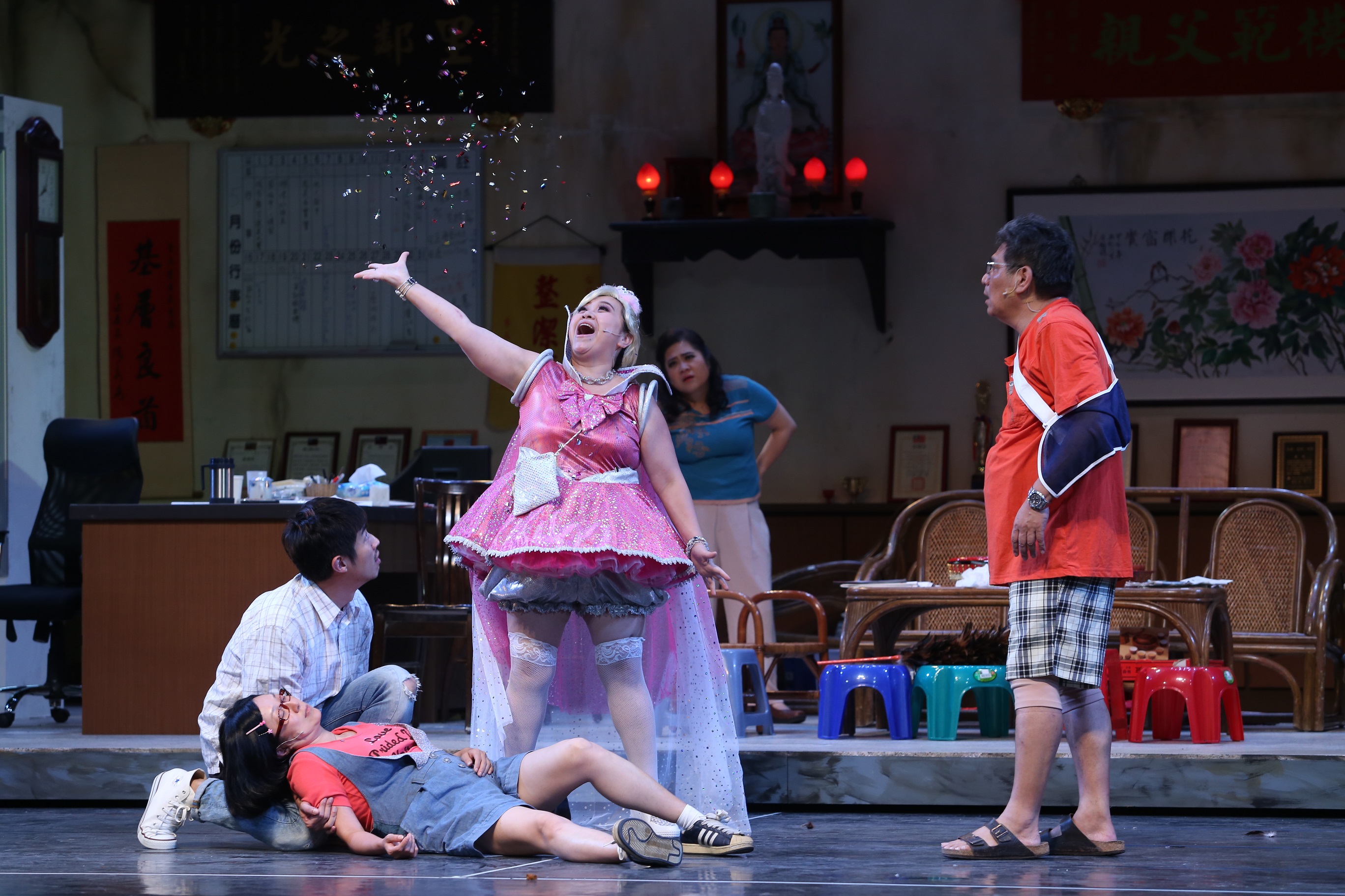 《人間條件》演出之後受到歡迎，開始一部部推出，成了綠光劇團「國民戲劇」系列。（綠光劇團提供）