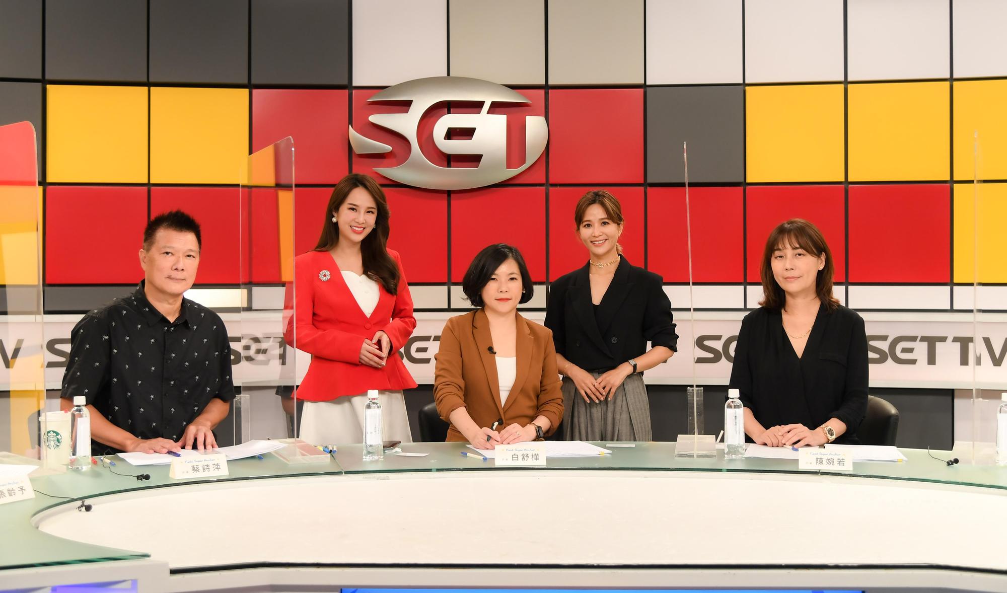 由三立新聞副總經理白舒樺、主播張齡予、資深媒體人蔡詩萍、前三立主播吳怡霈以及伊林娛樂副董事長陳婉若擔任評審。(三立提供)