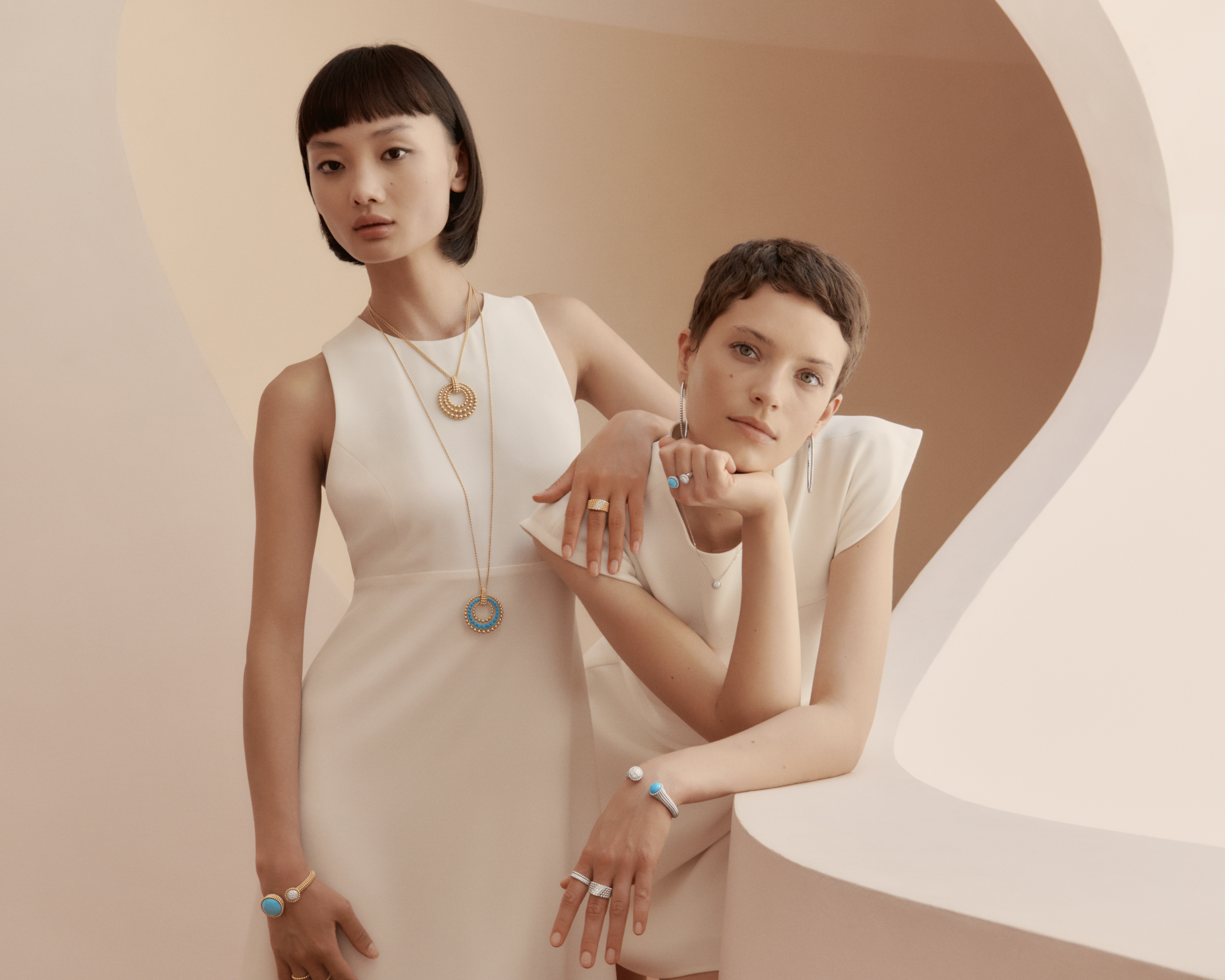 Van Cleef & Arpels在七夕前夕端出Perlée系列新作，為情人見證愛情。（梵克雅寶提供）