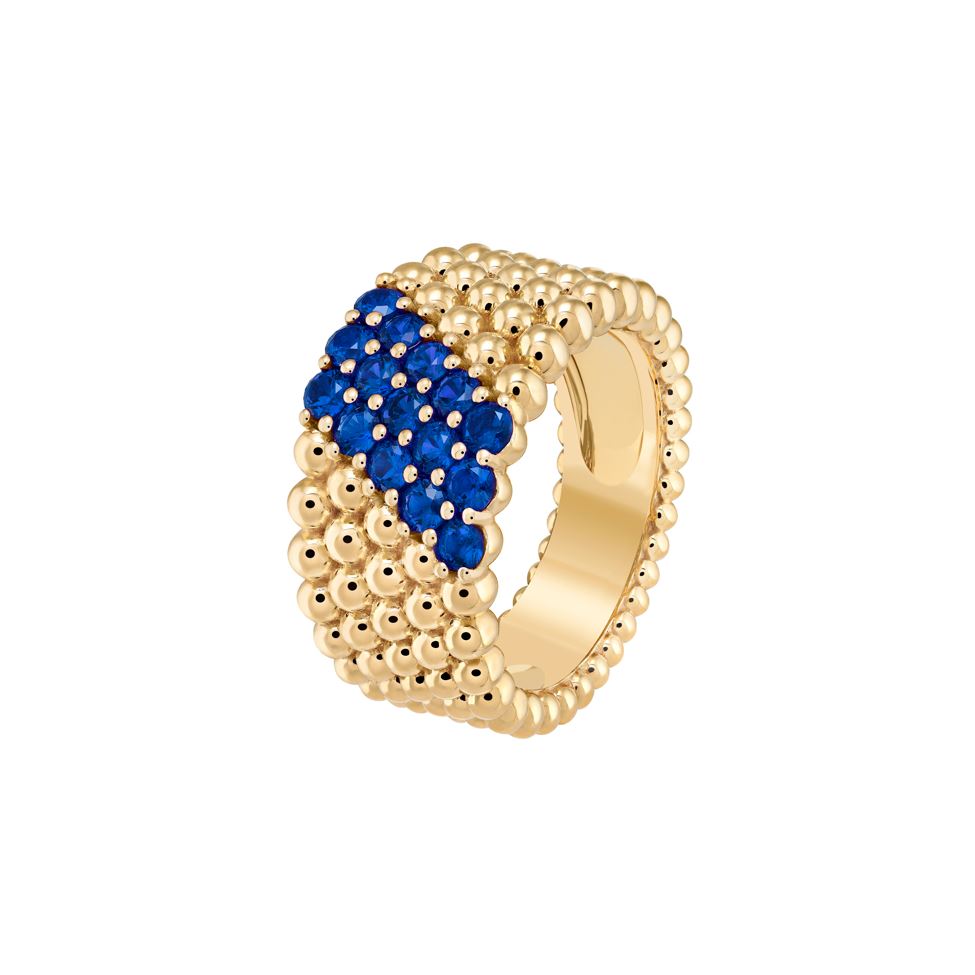 Van Cleef & Arpels_Perlée couleurs戒指,5排黃K金圓珠鑲嵌藍寶石。NT$263,000(梵克雅寶提供)