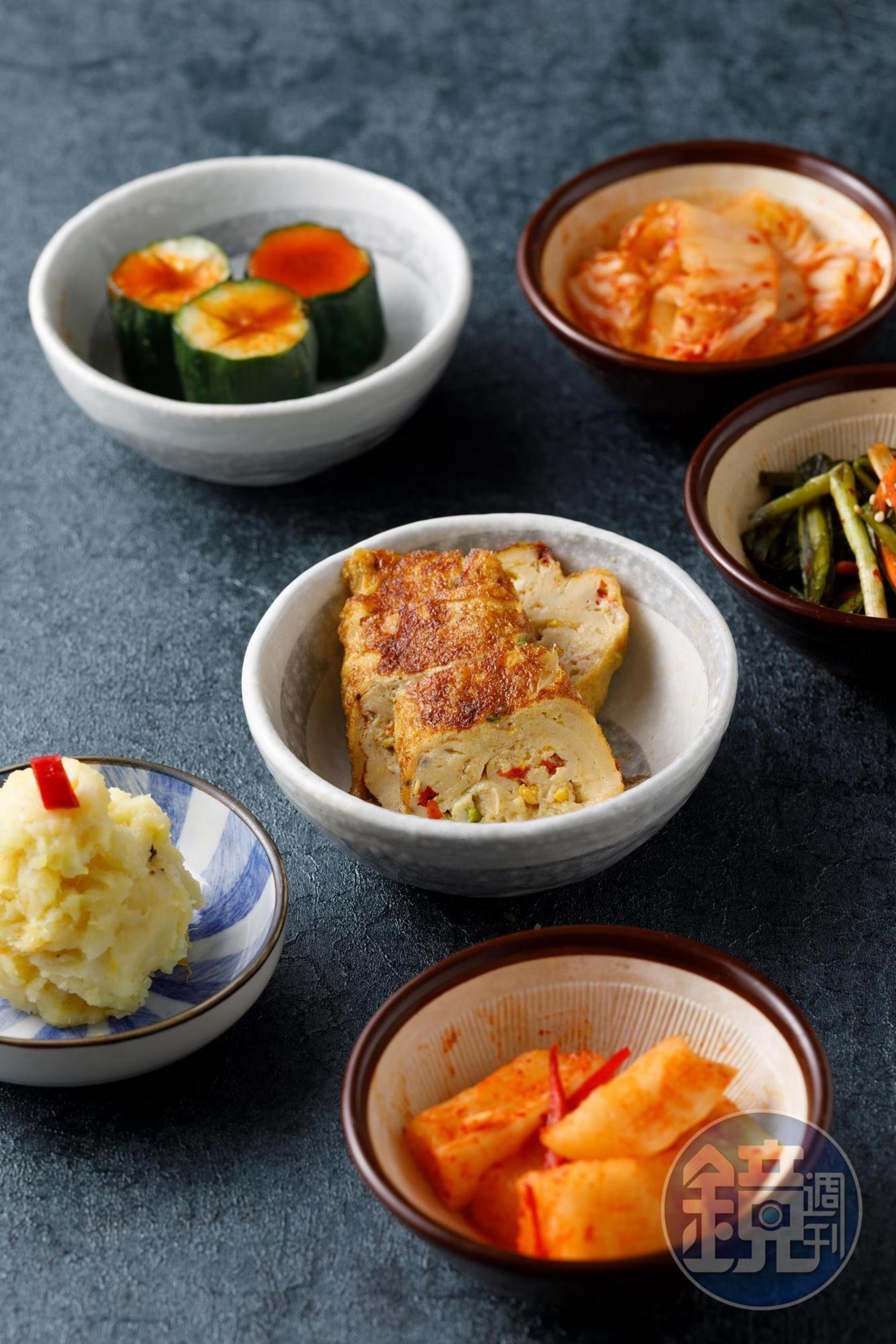 天然發酵的各式「宮廷泡菜」與小菜，口味非常道地。（30元／份）