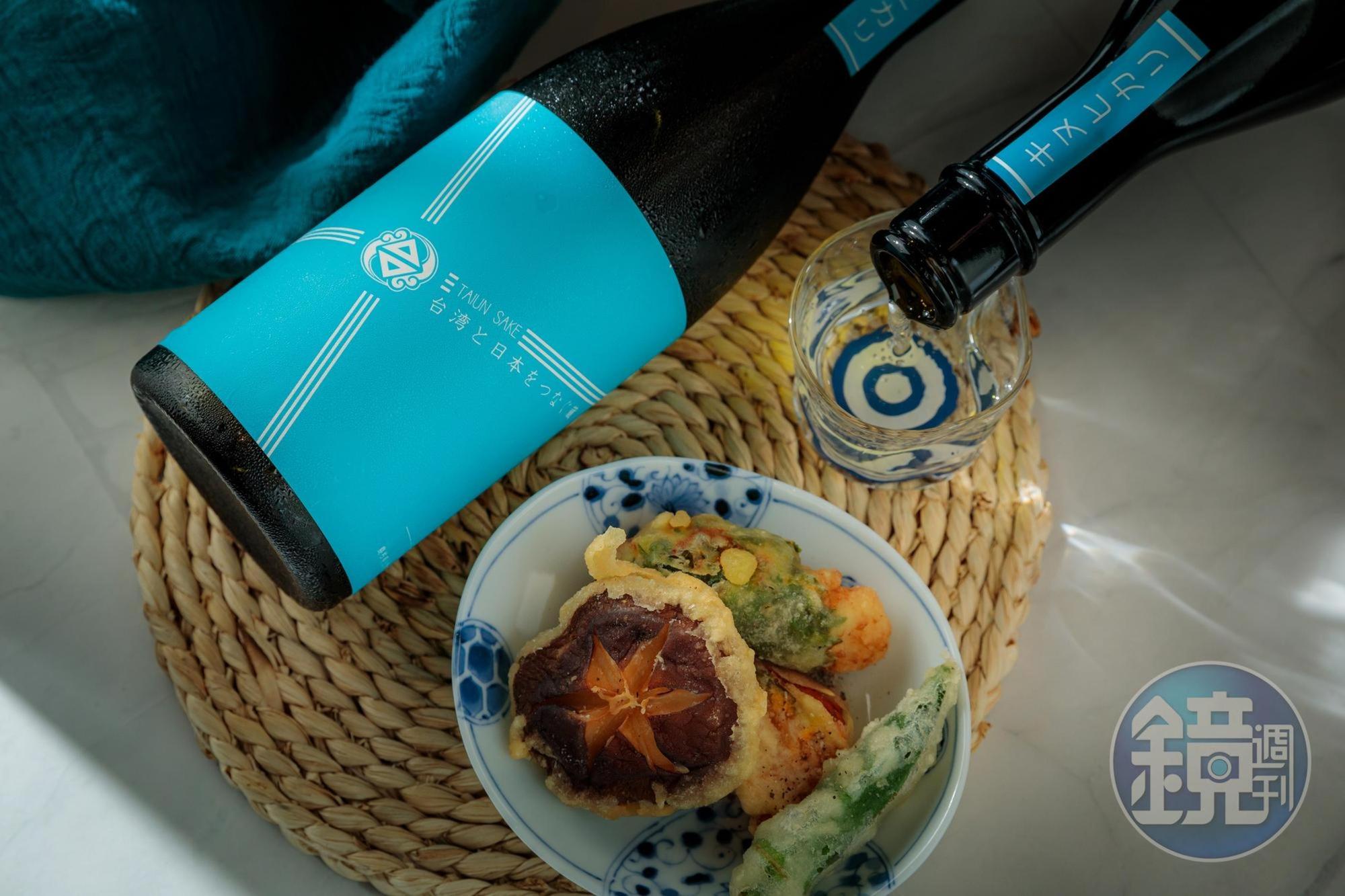 使用食用絹光米的「台雲純米吟釀絹光」有華麗的蘋果香氣。(預購2,400元/瓶)