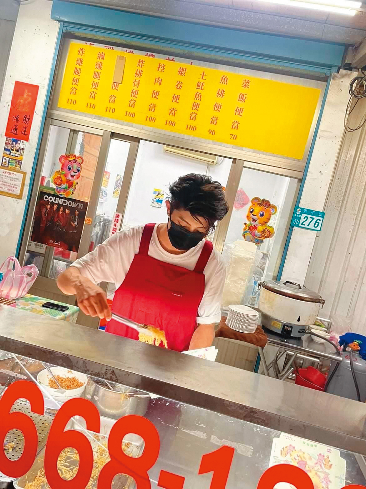 陳峻廷從準備食材、料理都很拿手,是便當店小當家。(讀者提供)