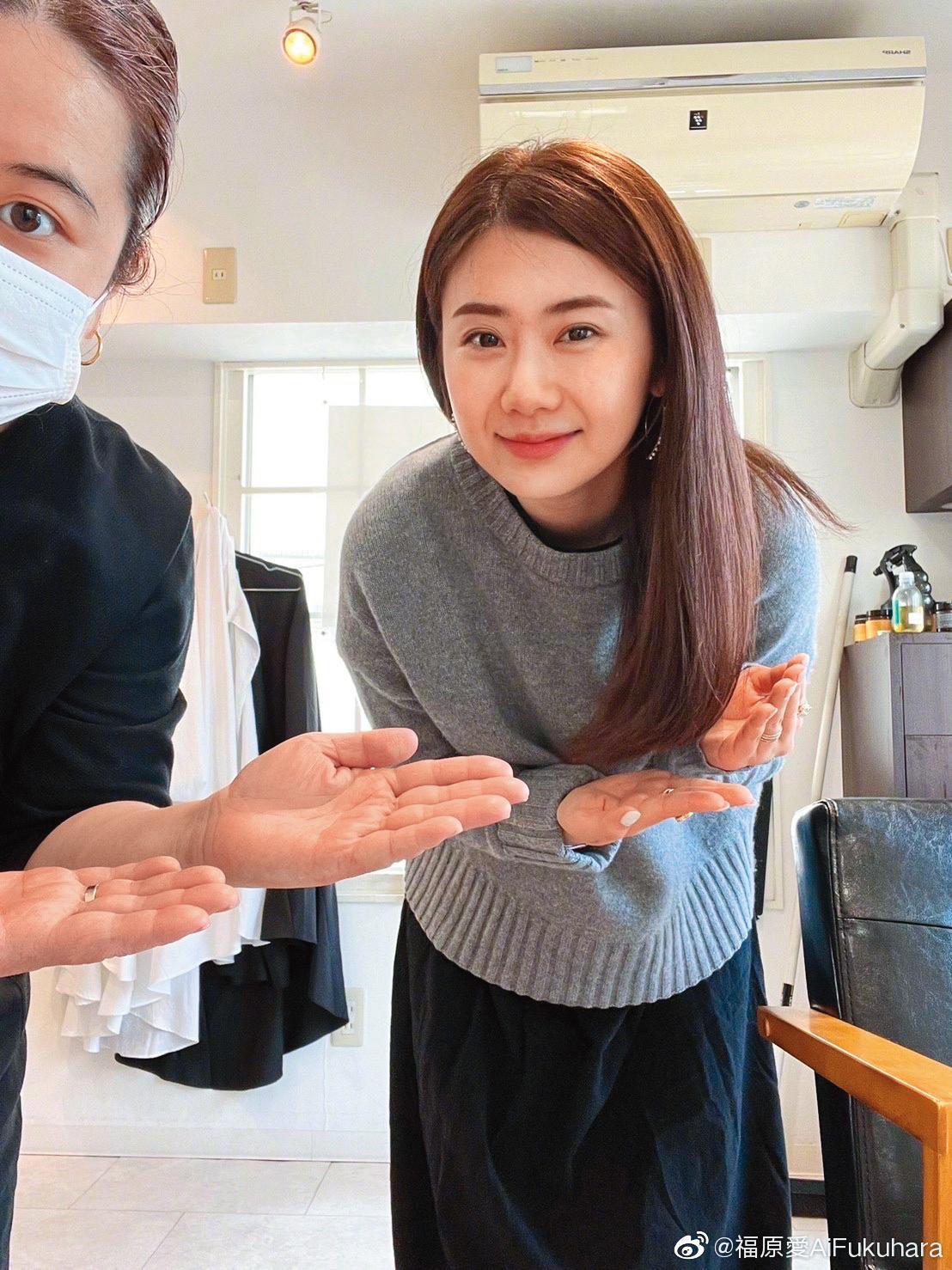 福原愛離婚後常被批評不顧在台灣的家人,如今終於把男性家人帶在身邊,一解視訊聯絡之不便。(翻攝自福原愛AiFukuhara微博)