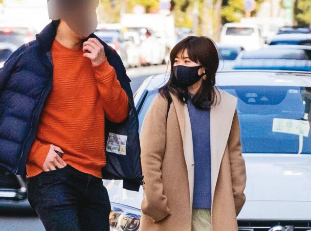 福原愛（右）離婚後無縫接軌的新歡學弟（左），原本也是人夫，於是兩人談戀愛被對方原本的正宮控訴搶人老公，還被當地媒體抓包謊話連篇。（翻攝自女性SEVEN官網）