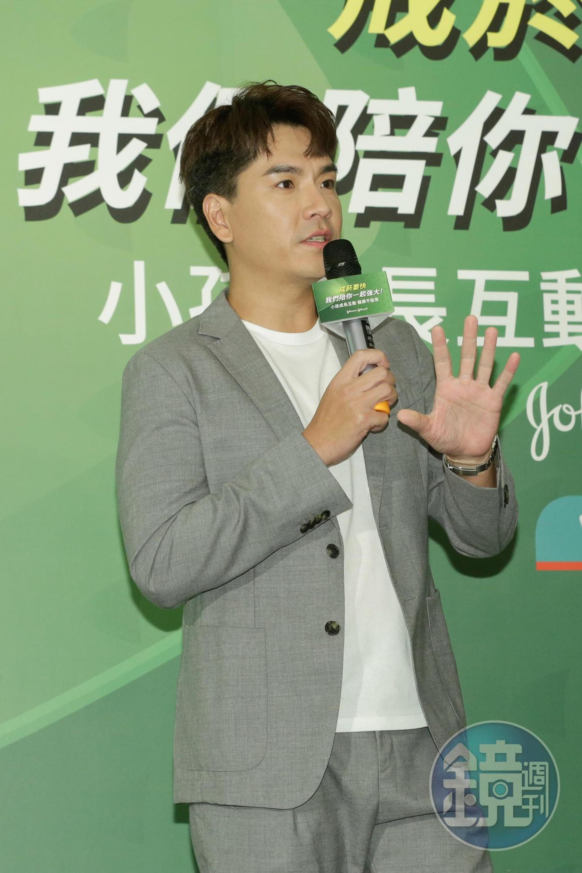 王傳一透露戒菸後自動發福但皮膚變好。