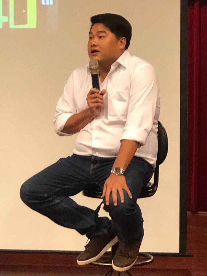 補教名師呂捷在臉書分享自身觀點，認為台灣親美原因，是中共一直都想武力犯台。（翻攝呂捷臉書粉專）