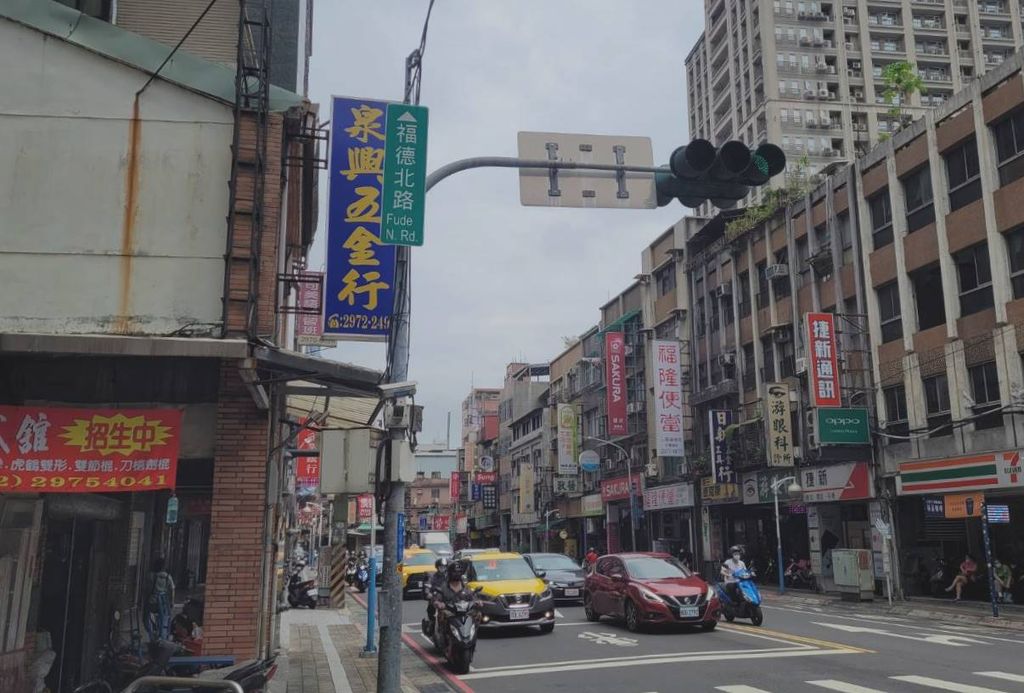 北市消防員陳屍在新北三重某間旅社裡,死狀怪異有待警方調查。(翻攝畫面)