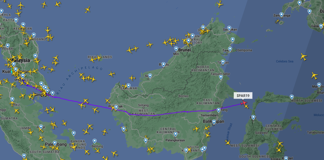 裴洛西的專機一路向東。(翻自Flightradar24)