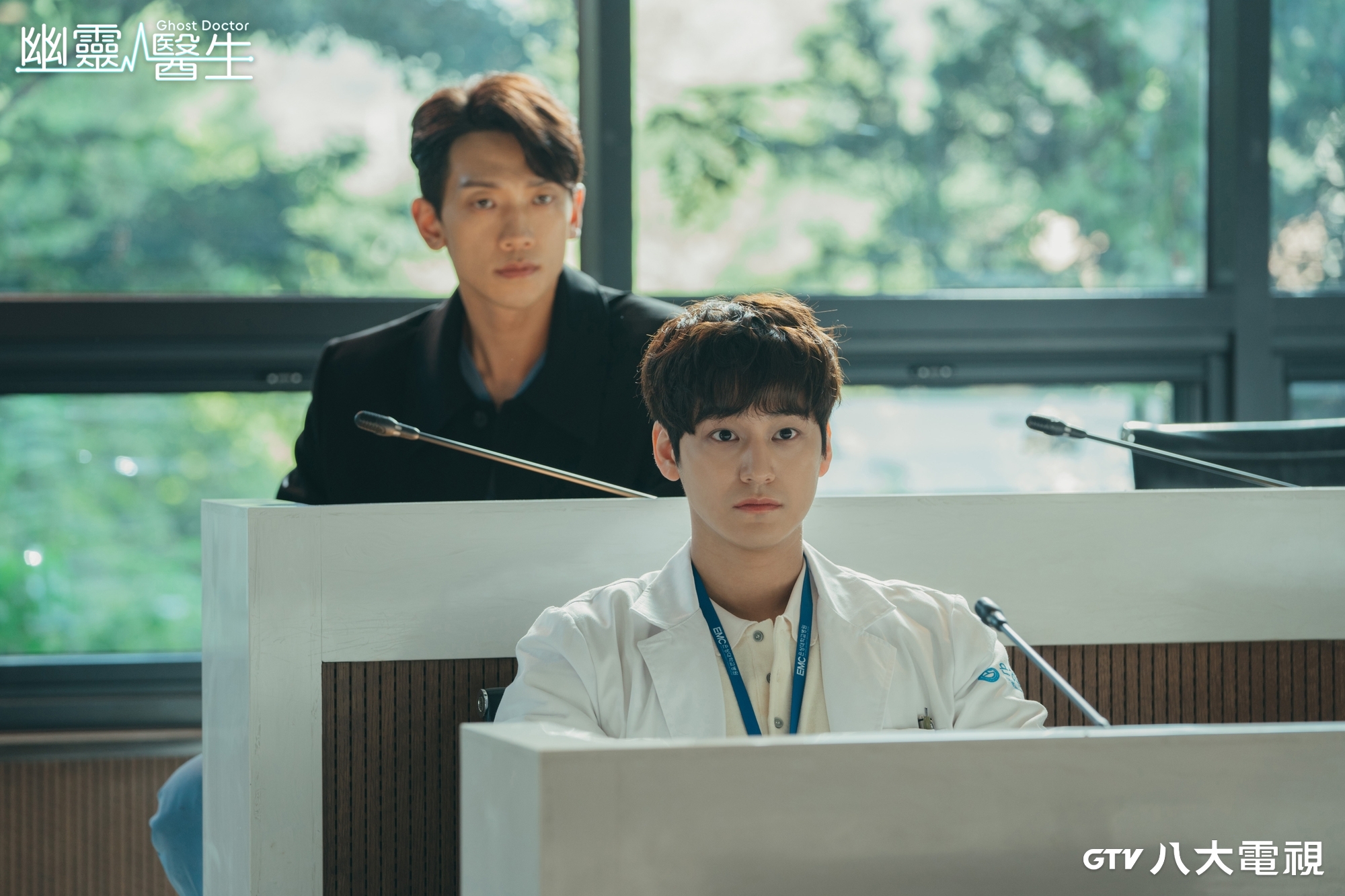 Rain（後）與金汎合作演出《幽靈醫生》在八大播出獲得收視佳績。（八大戲劇台提供）