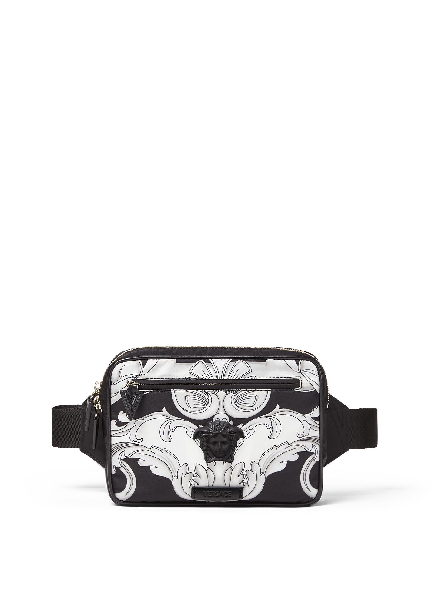 Silver Baroque Medusa印花腰包。NT$32,500(VERSACE提供)