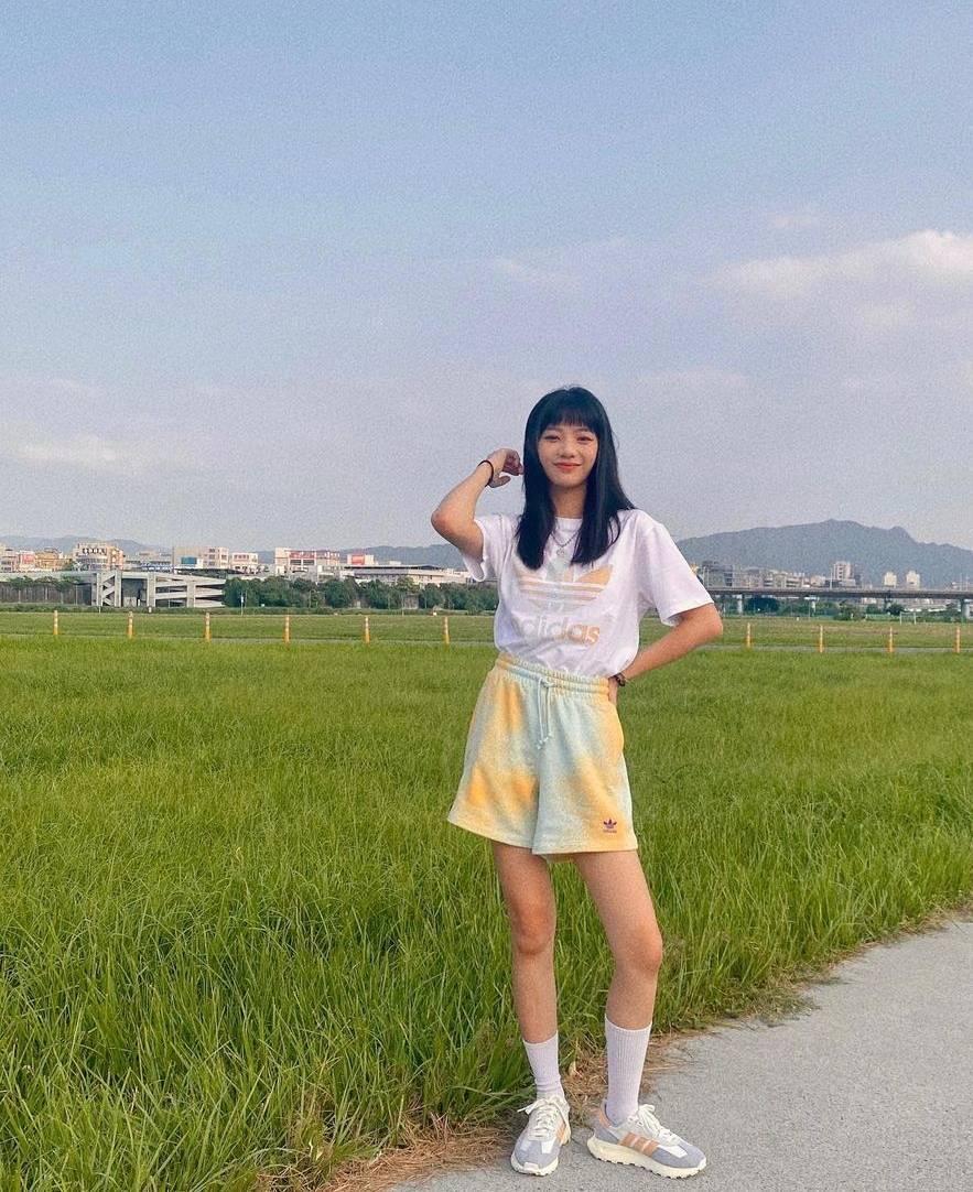 在節目中擔任「暖心學姐」的木木,和周祖安近水樓臺交往ing。(翻攝自木木IG)