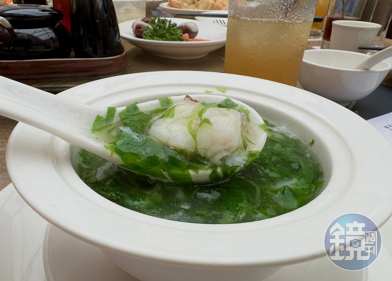 「碧綠鮮魚羹」又鮮又野，清香帶鹹，魚肉嫩中帶有口感。