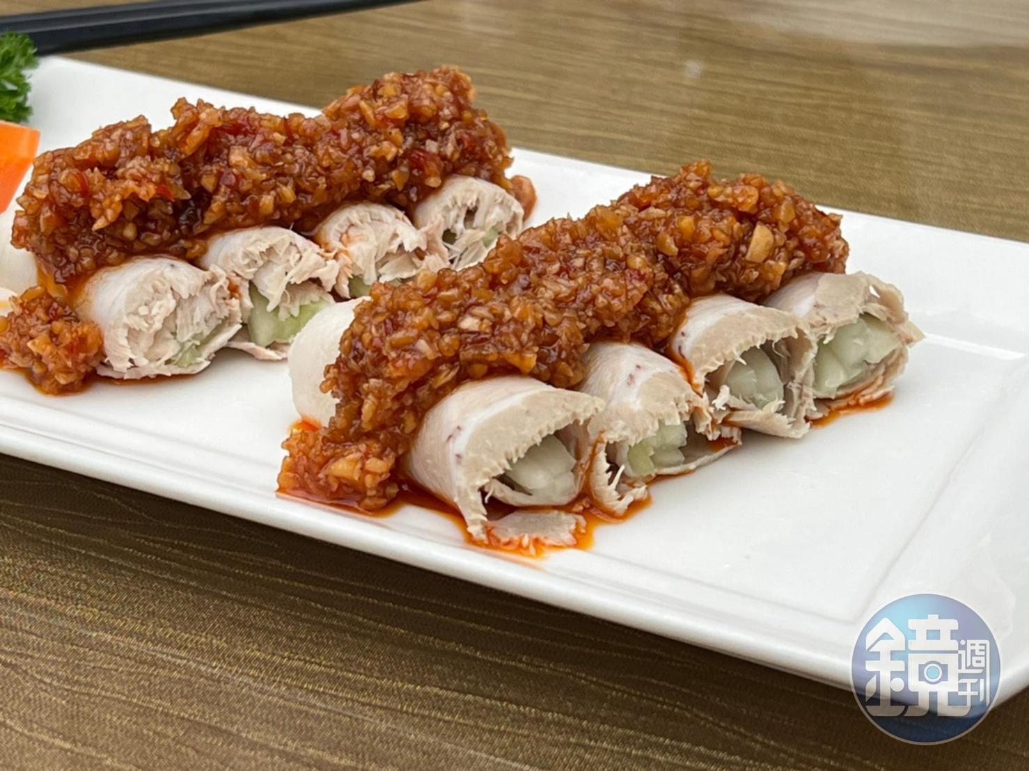 包捲黃瓜絲的「香辣蒜泥白肉」，蒜香濃郁卻不嗆辣。