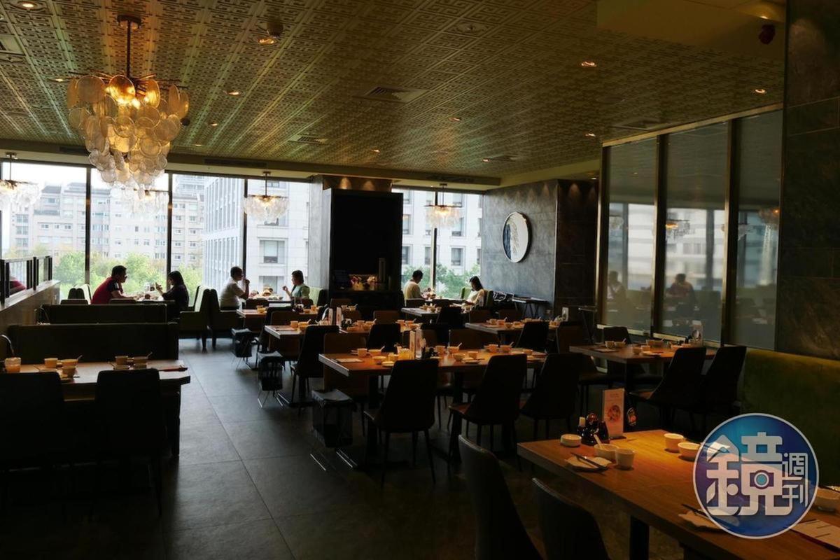 「樂天皇朝（大直店）」是台灣二號店，以親子家庭客群為主。