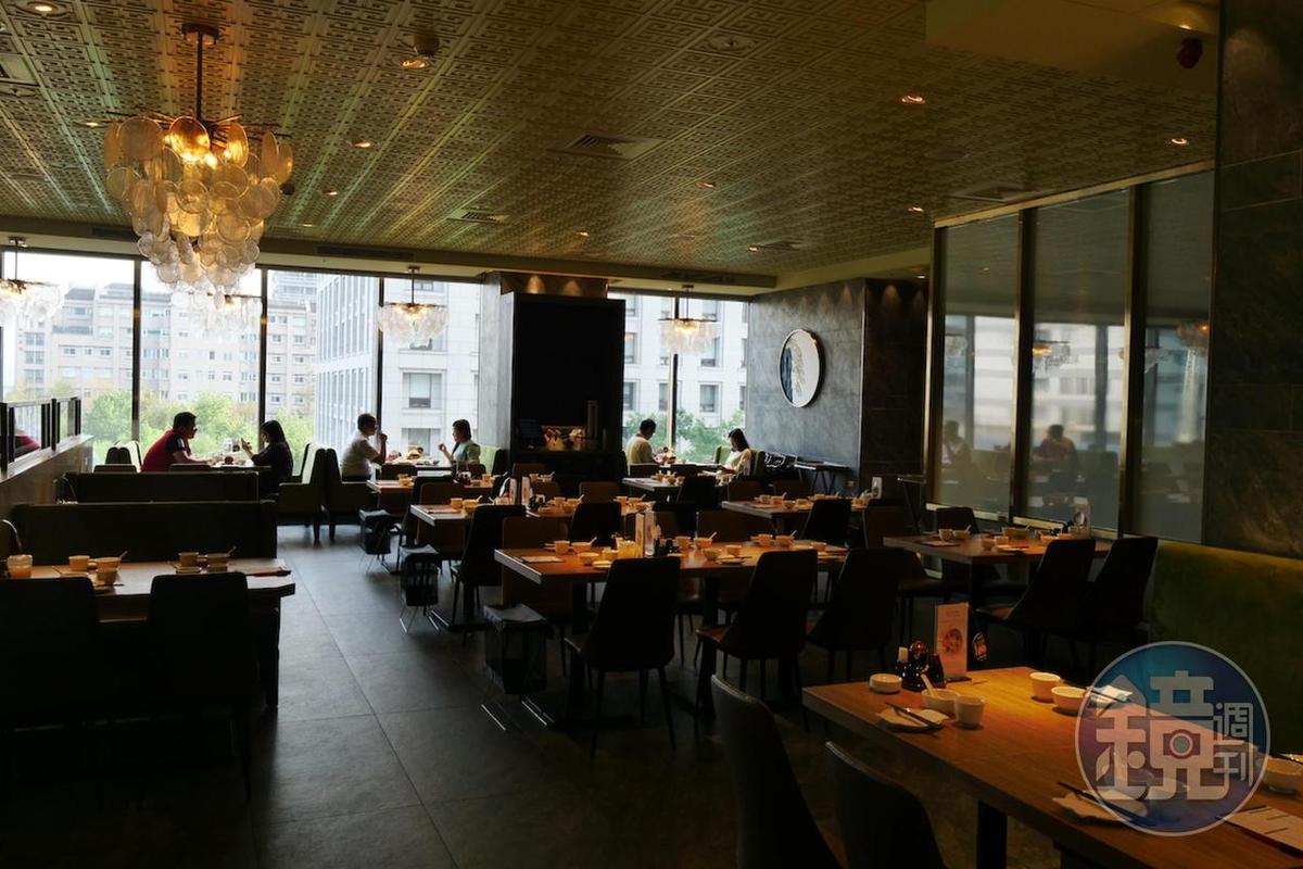 「樂天皇朝（大直店）」是台灣二號店，以親子家庭客群為主。